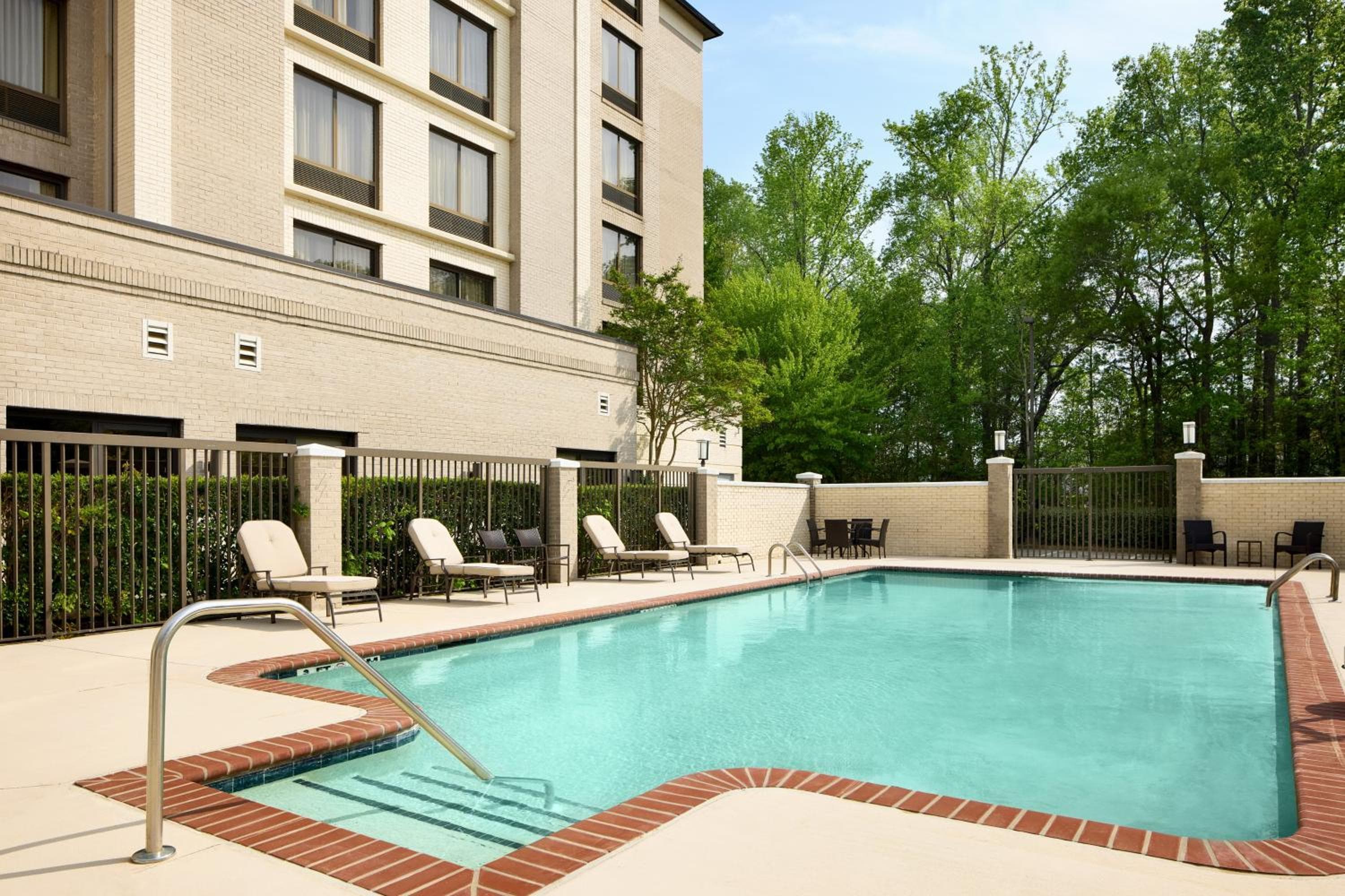 Holiday Inn Express Alpharetta - Windward parkway