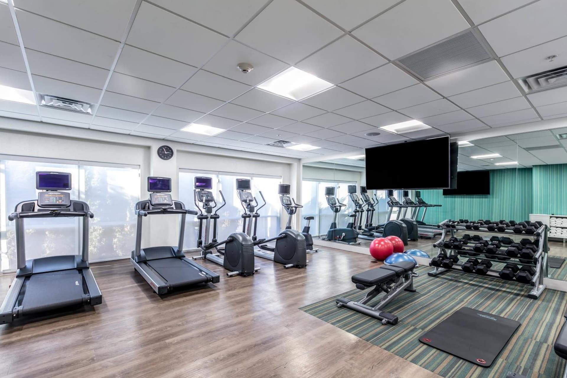 Holiday Inn Express & Suites Jersey City North - Hoboken by IHG