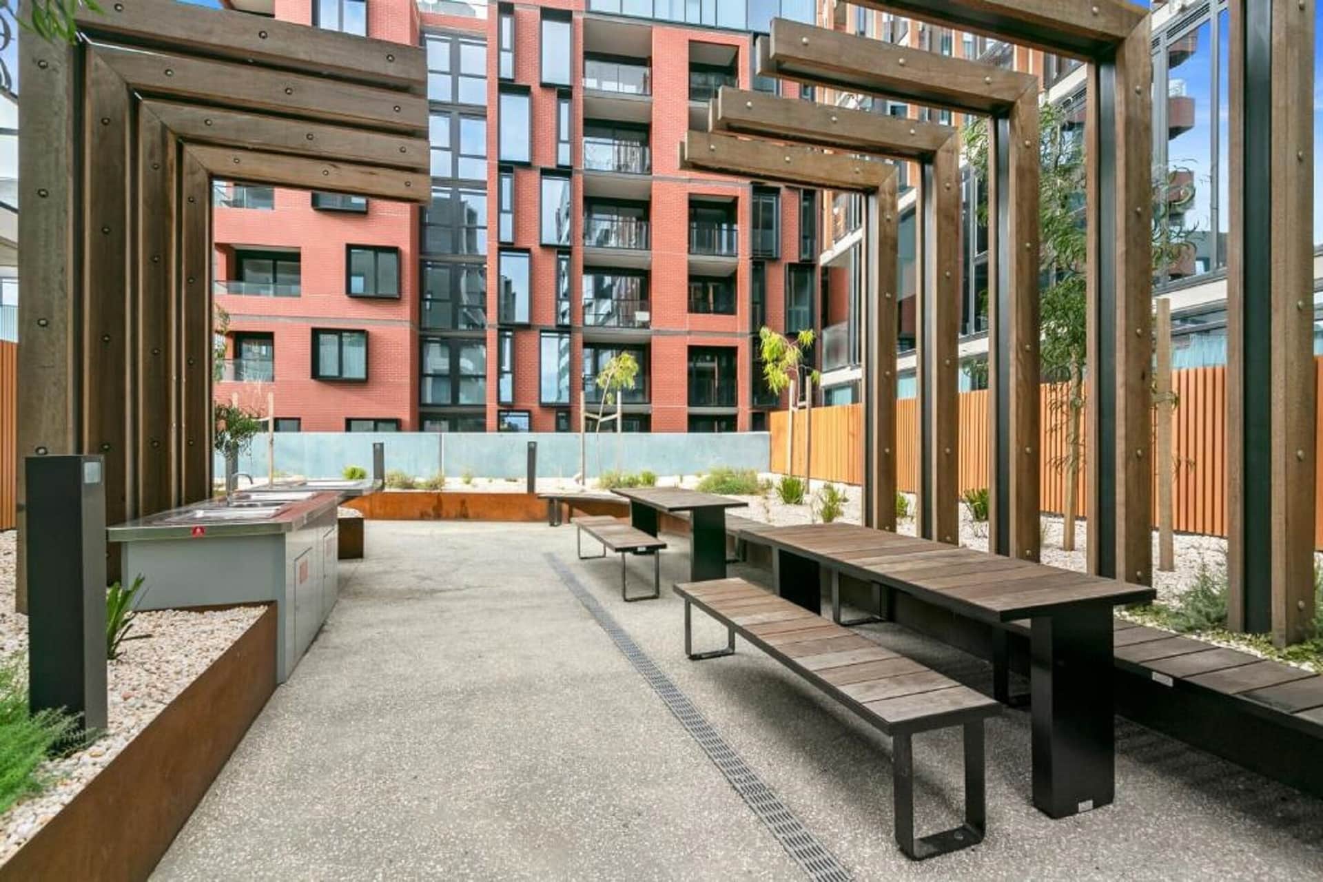Melbourne City Apartment Hotel
