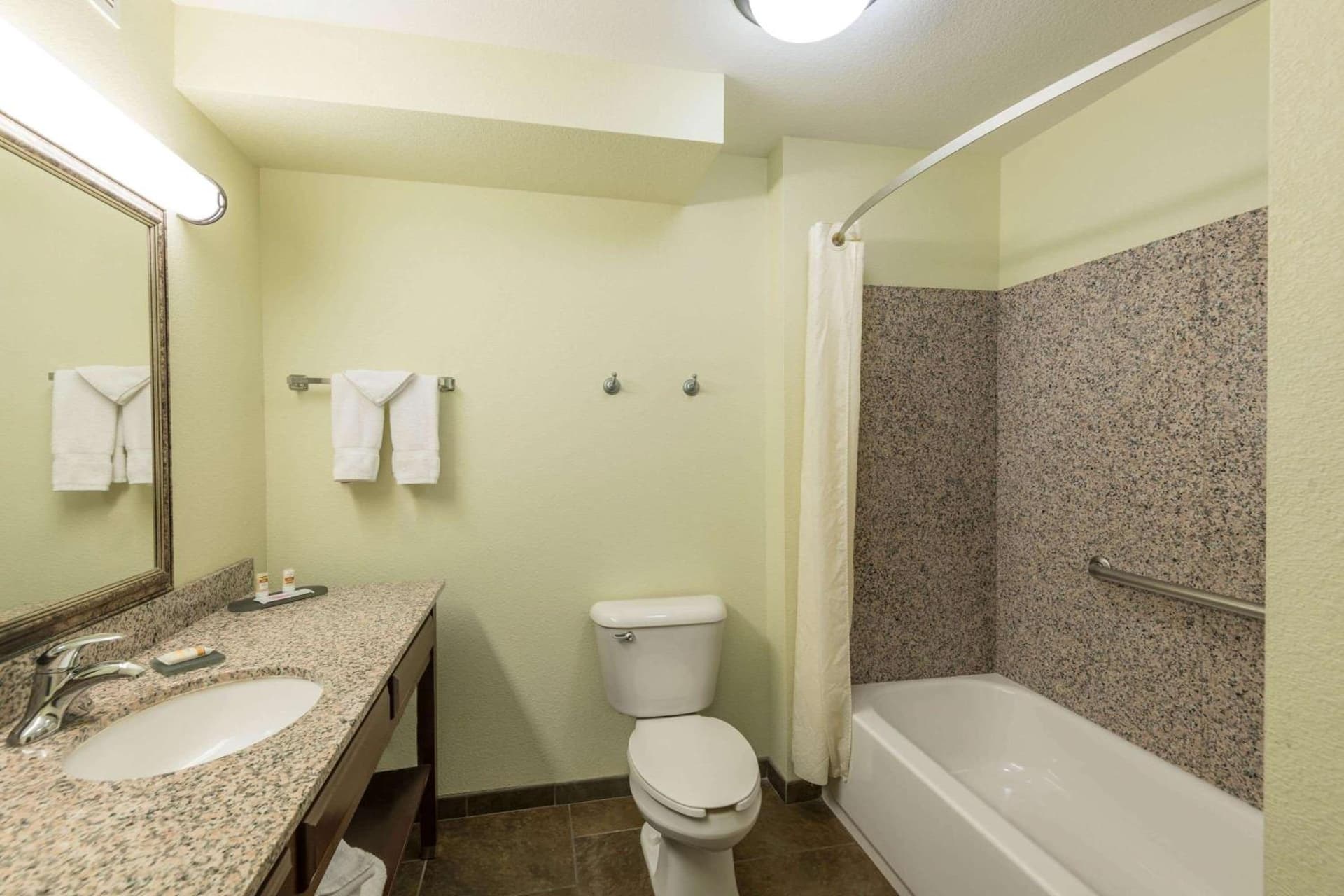 La Quinta Inn & Suites by Wyndham Las Vegas Airport South