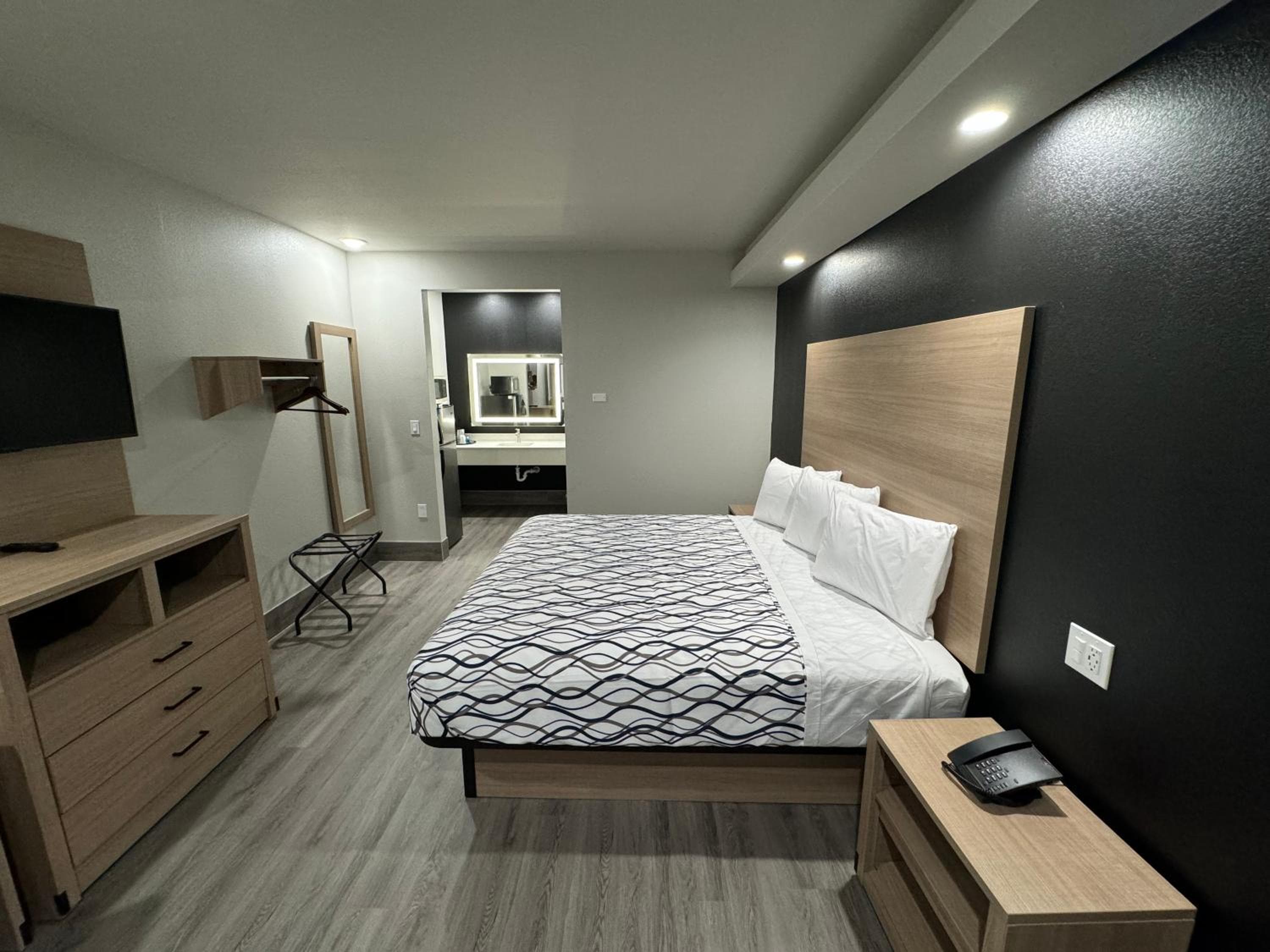 Crystal Inn Gessner - Near Sam Houston Racepark