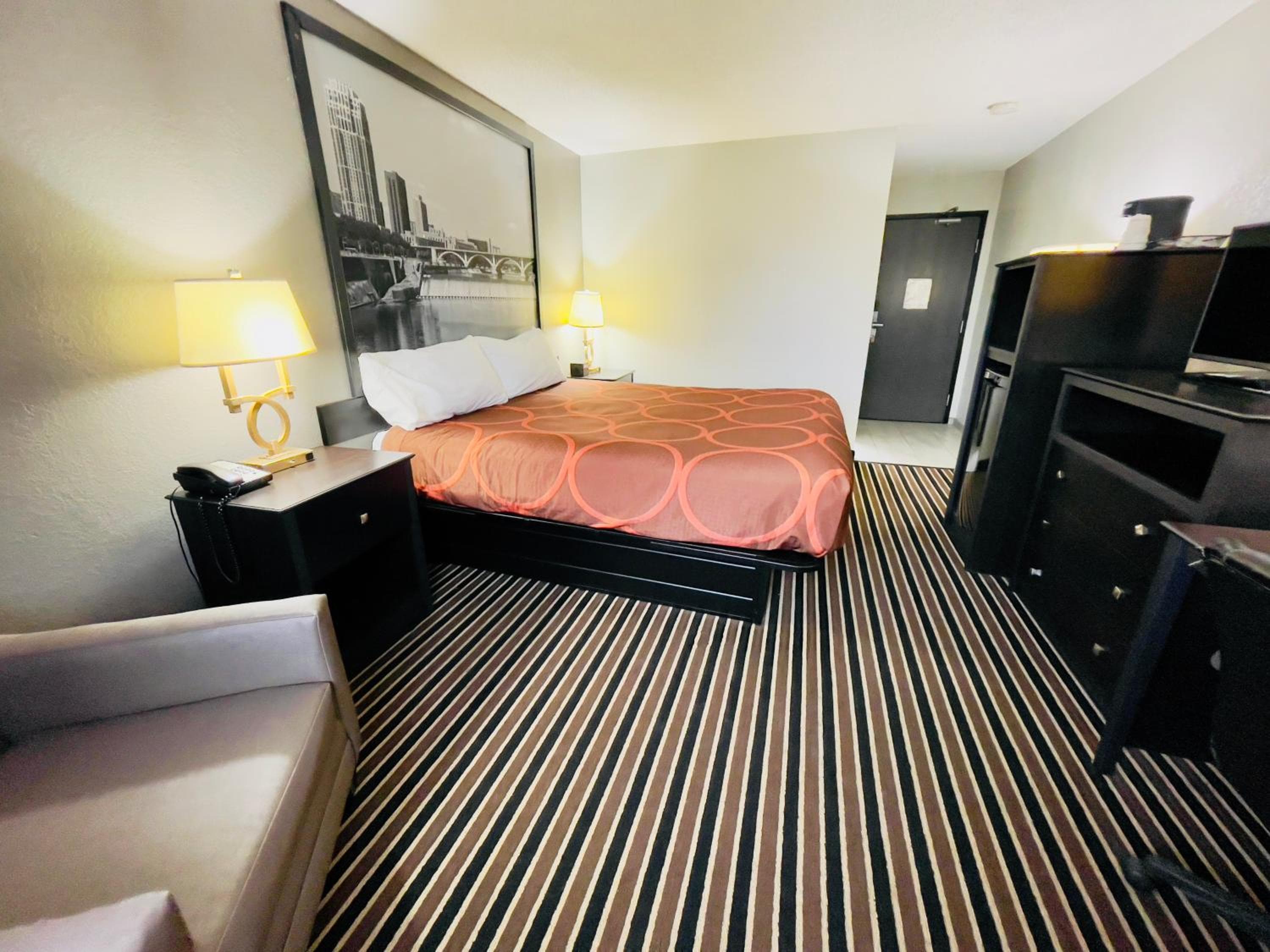 Super 8 by Wyndham Shakopee