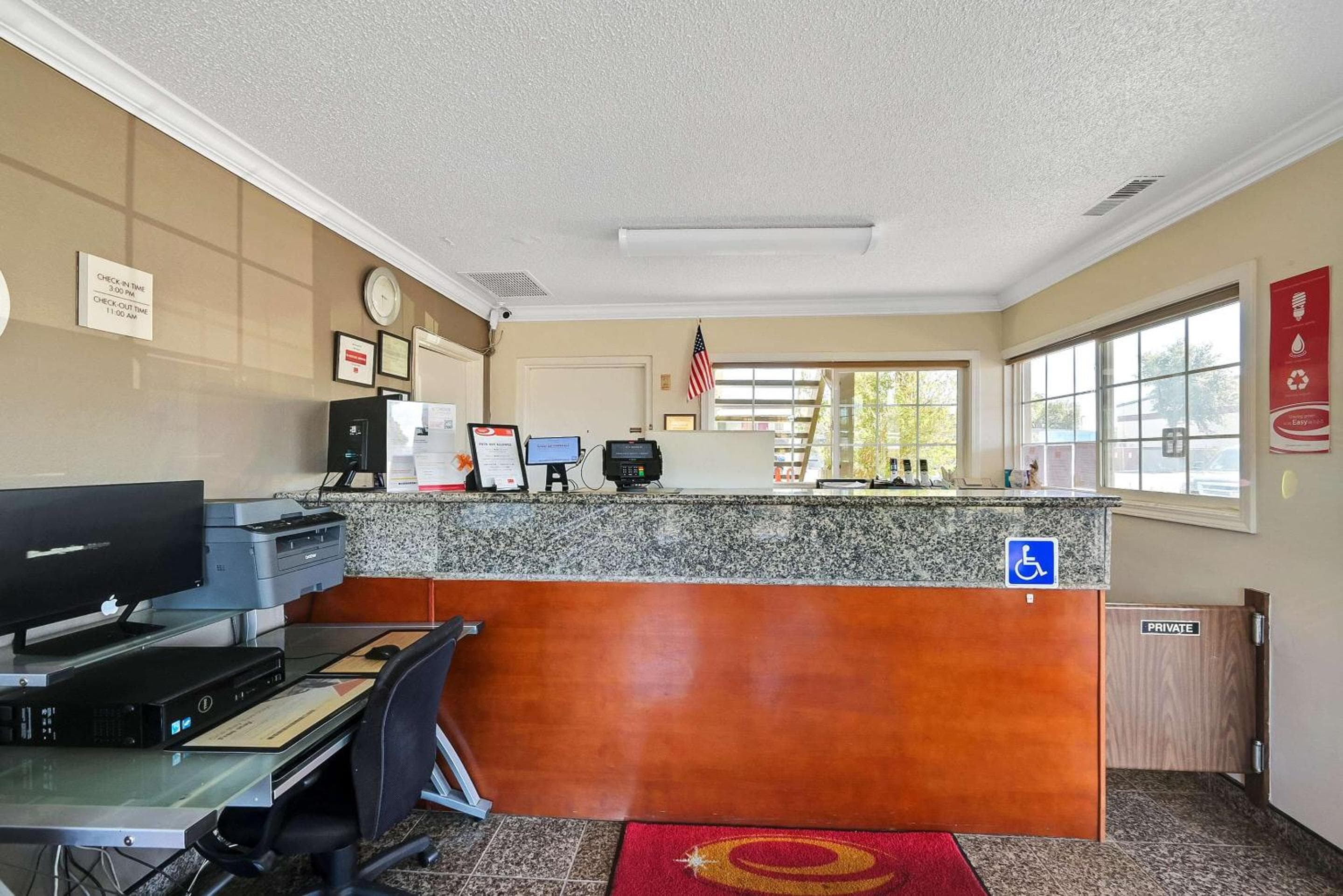 Econo Lodge Woodland near I-5