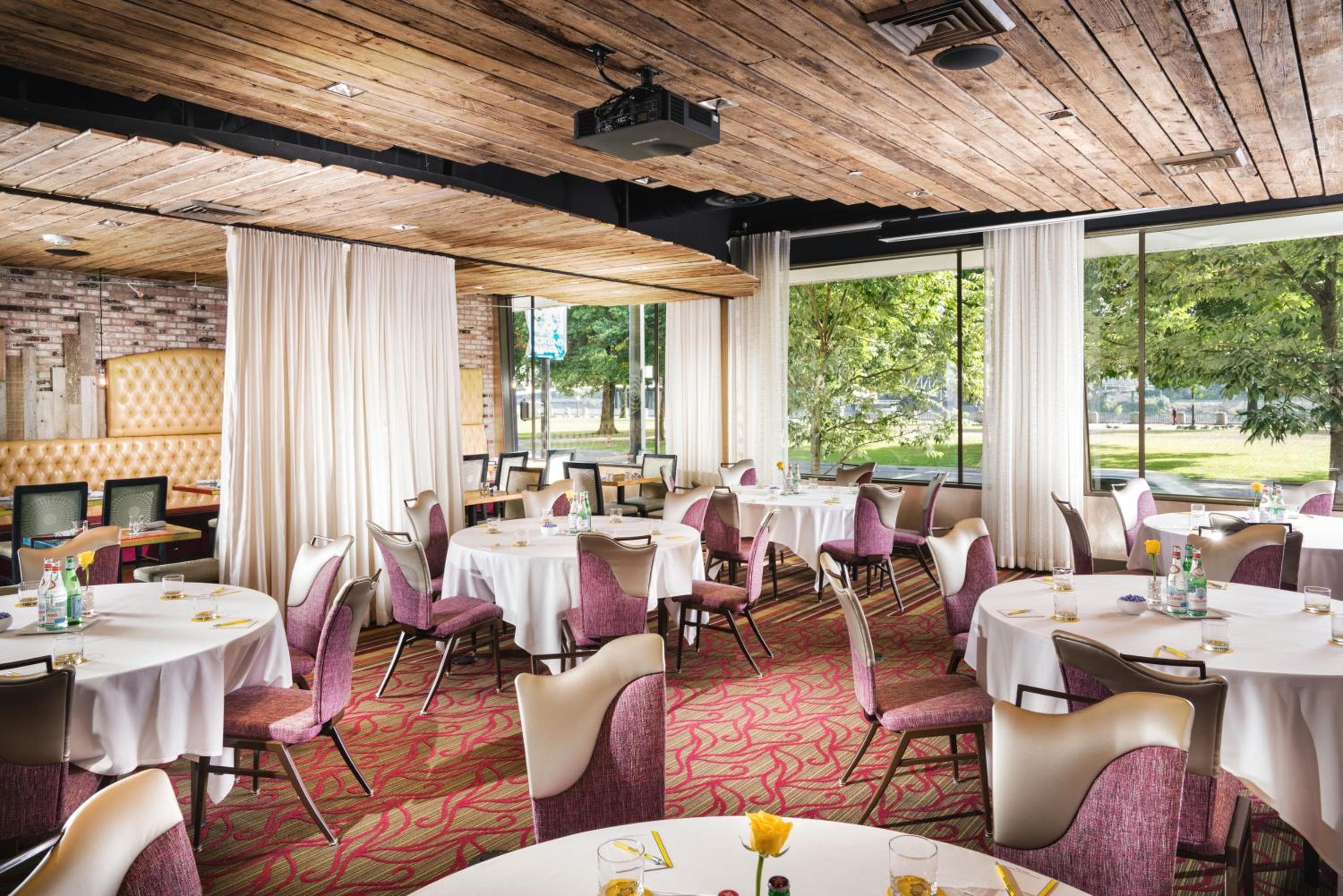 Staypineapple, Hotel Rose, Downtown Portland