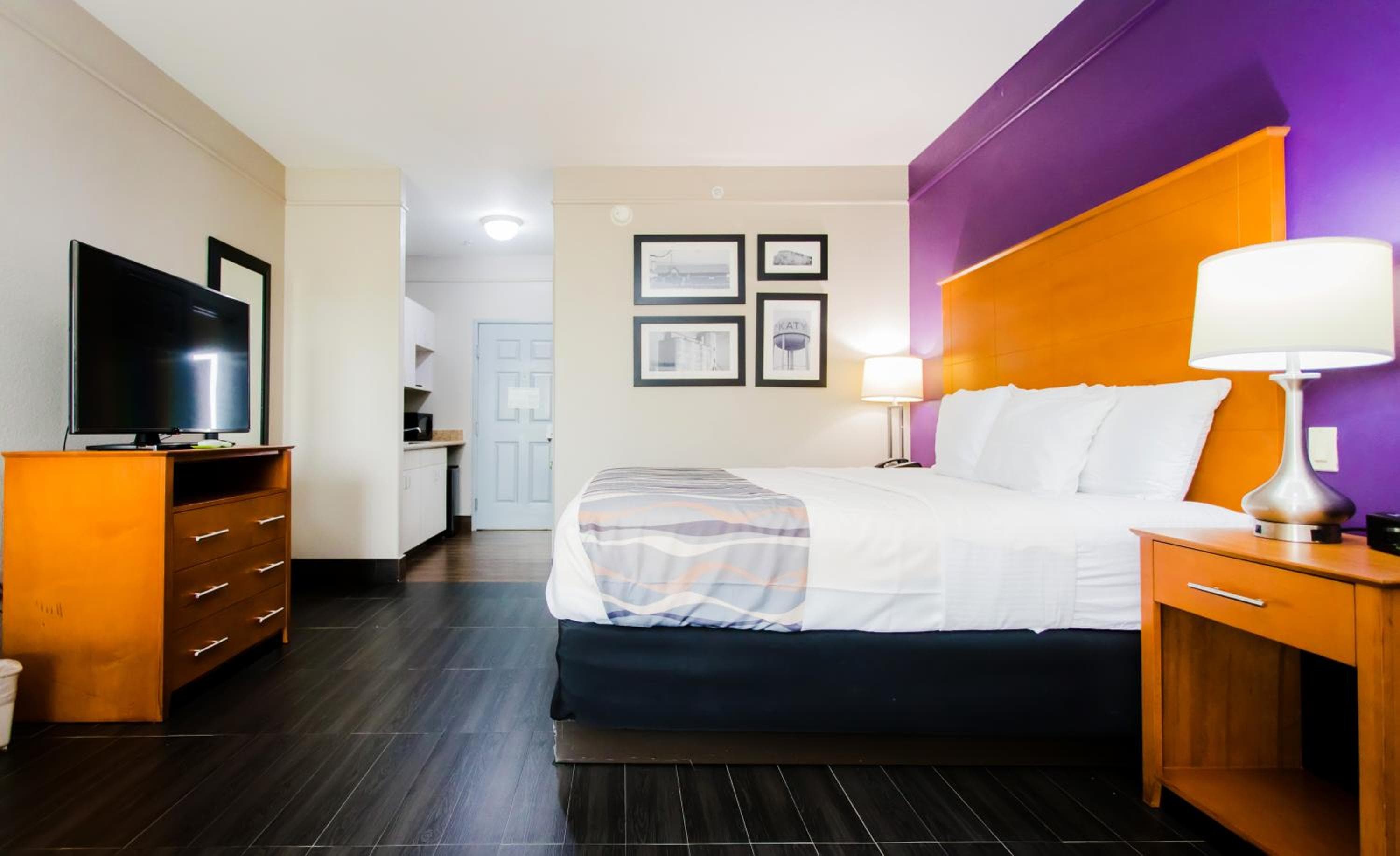 Palacio Royale Inn Signature