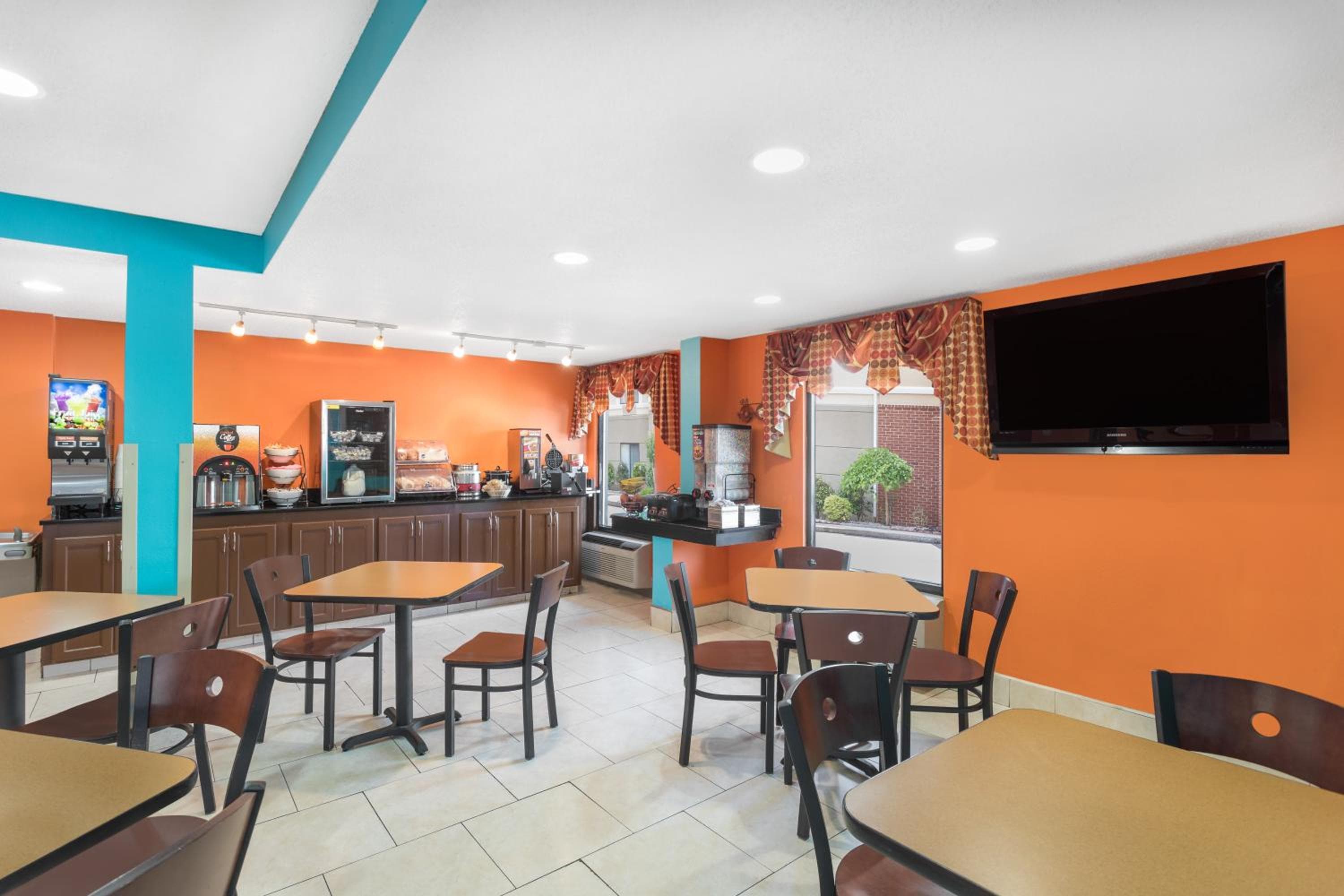 Howard Johnson by Wyndham Chattanooga Lookout Mountain I-24