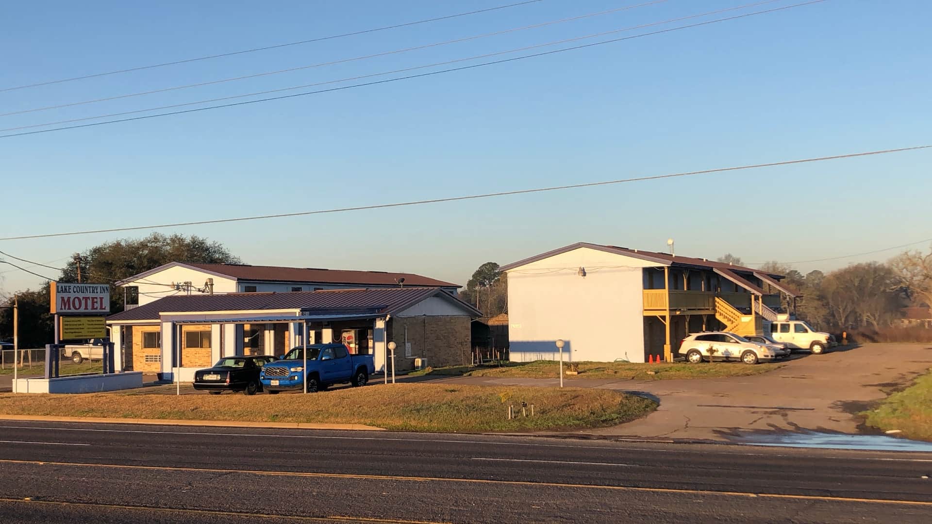LAKE COUNTRY INN