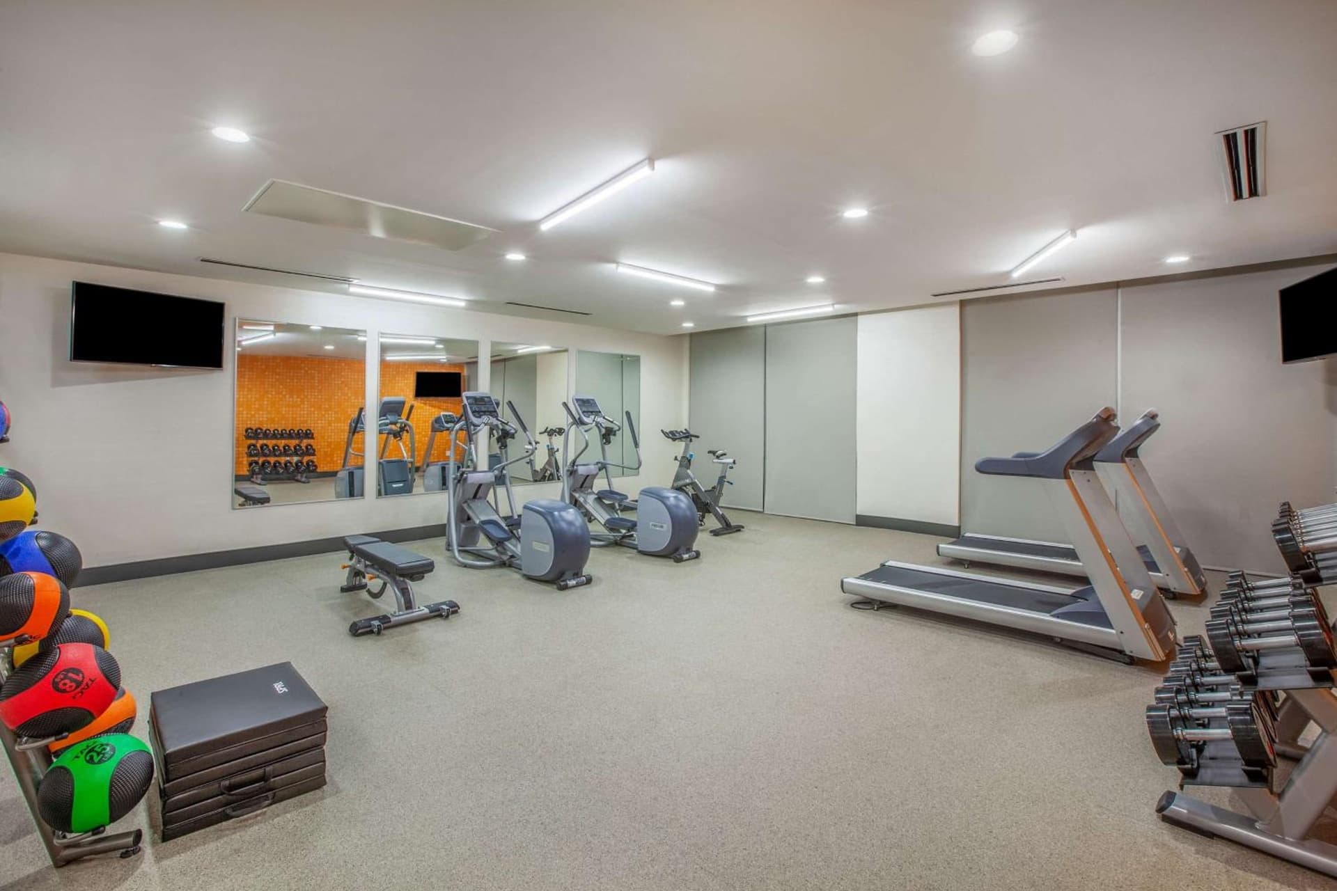 La Quinta Inn & Suites by Wyndham Dallas Duncanville