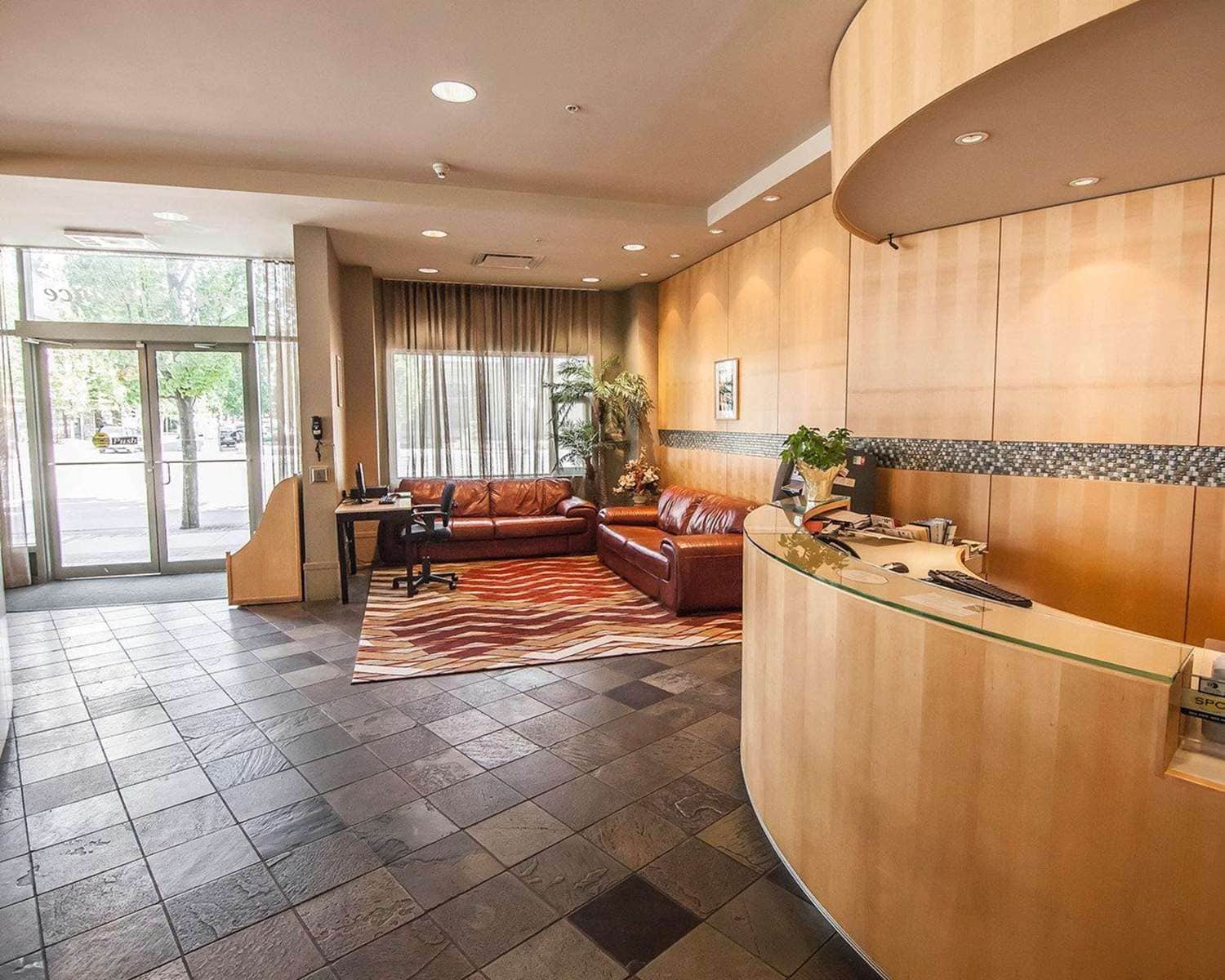 Comfort Hotel Vancouver Airport