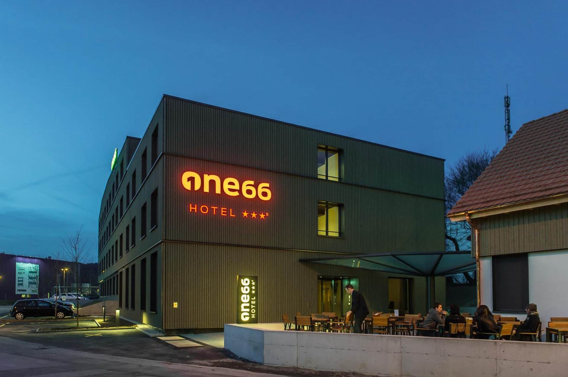 Hotel one66