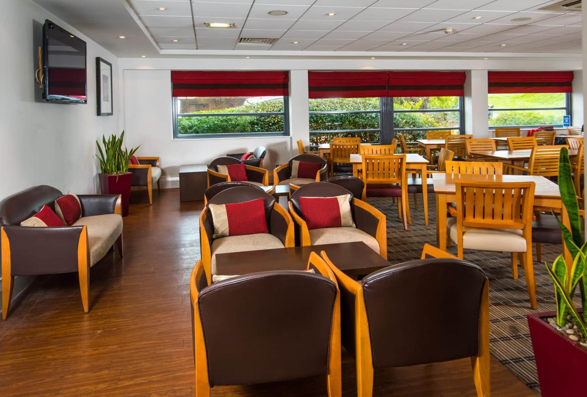 Holiday Inn Express - Swansea - East