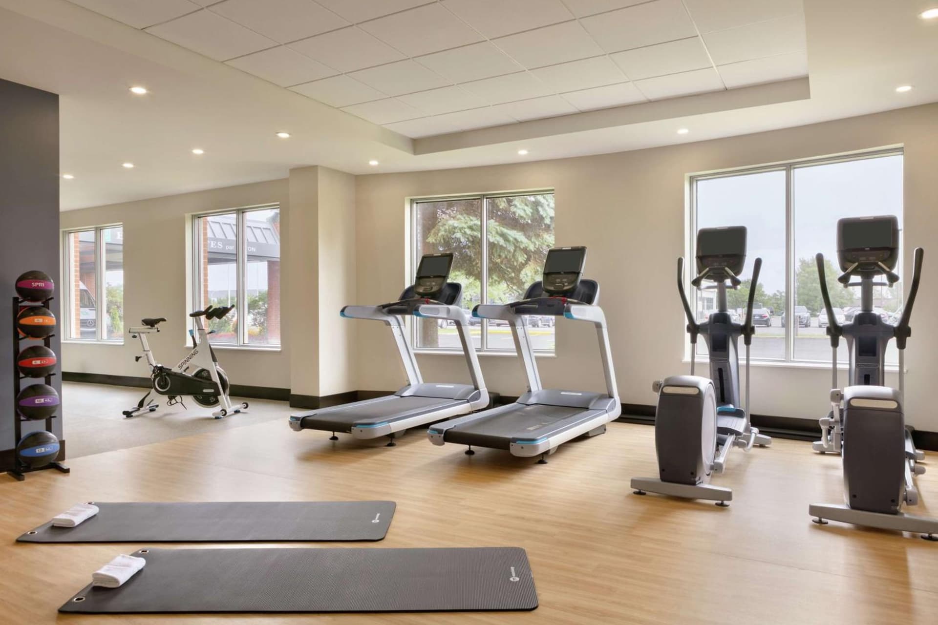 Embassy Suites by Hilton Montreal Airport