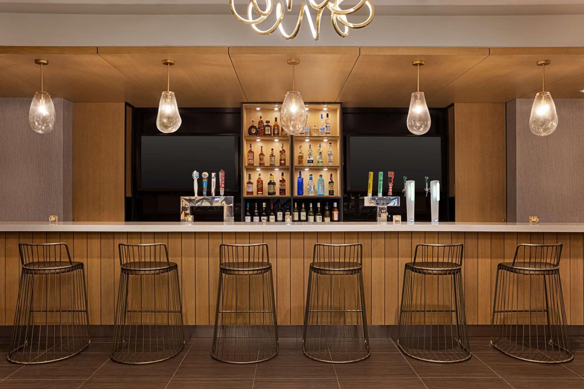 DoubleTree by Hilton Pointe Claire Montreal Airport West