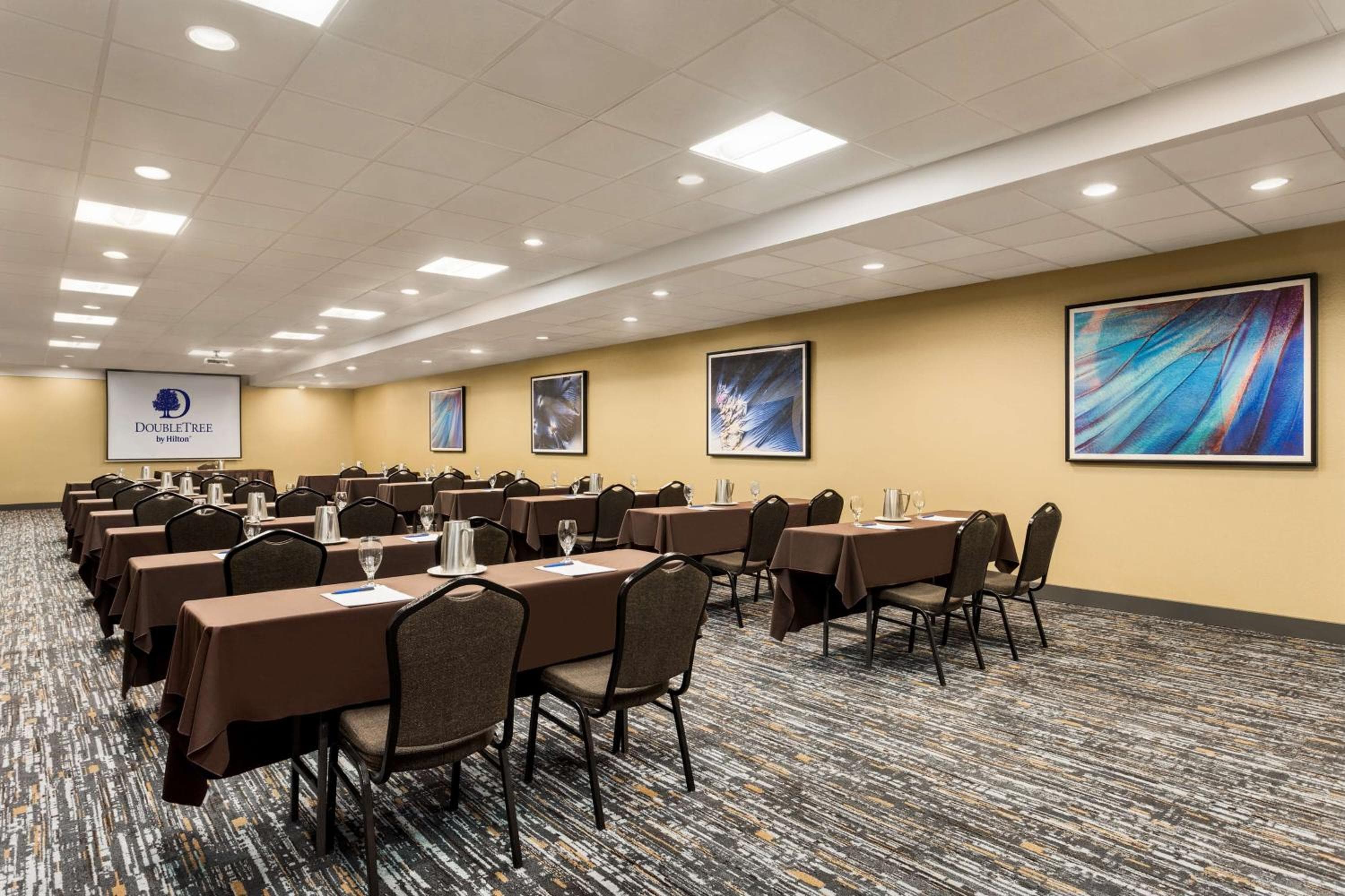 DoubleTree by Hilton Pointe Claire Montreal Airport West