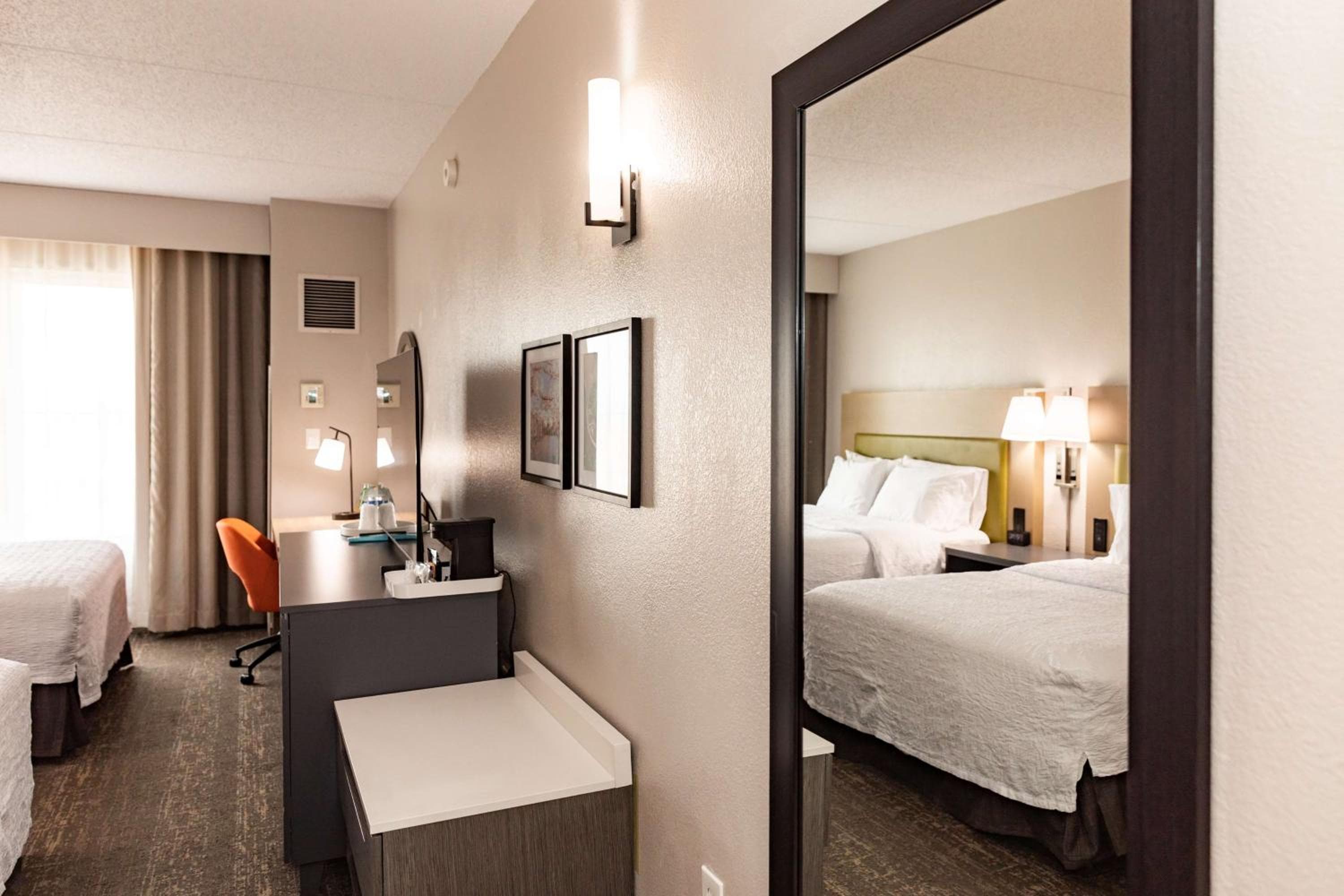 Hampton Inn & Suites Newark Airport Elizabeth