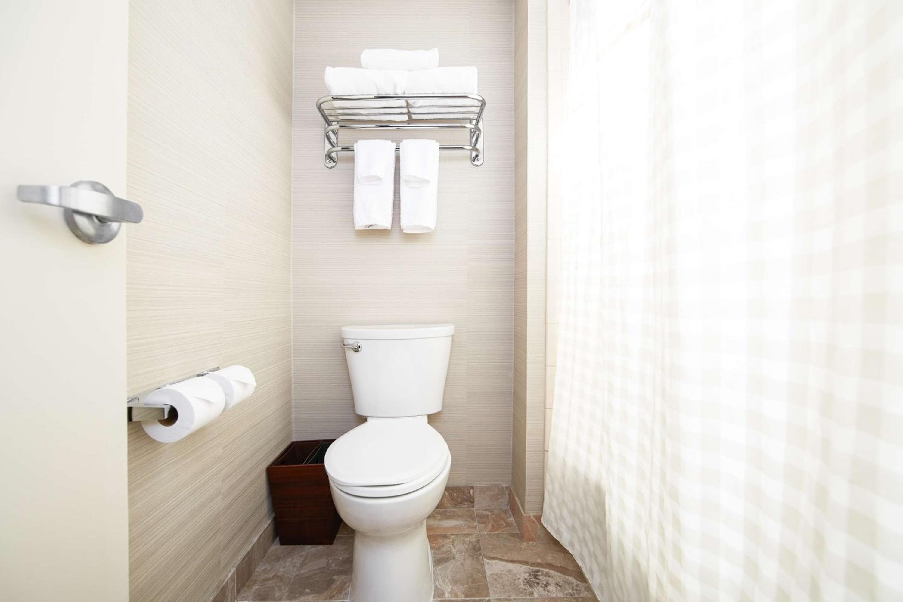 DoubleTree Suites by Hilton Cincinnati - Blue Ash