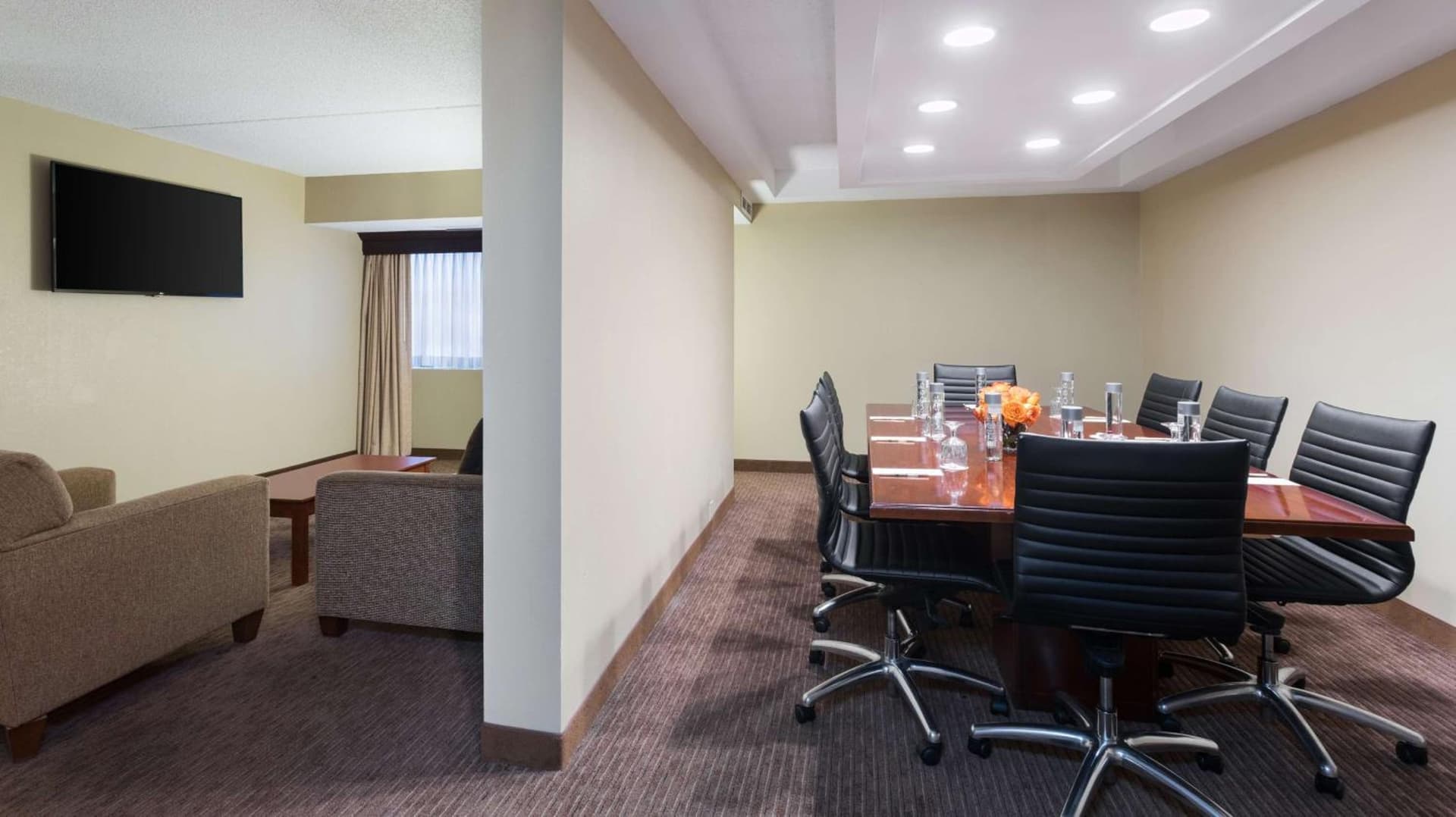 DoubleTree Suites by Hilton Cincinnati - Blue Ash