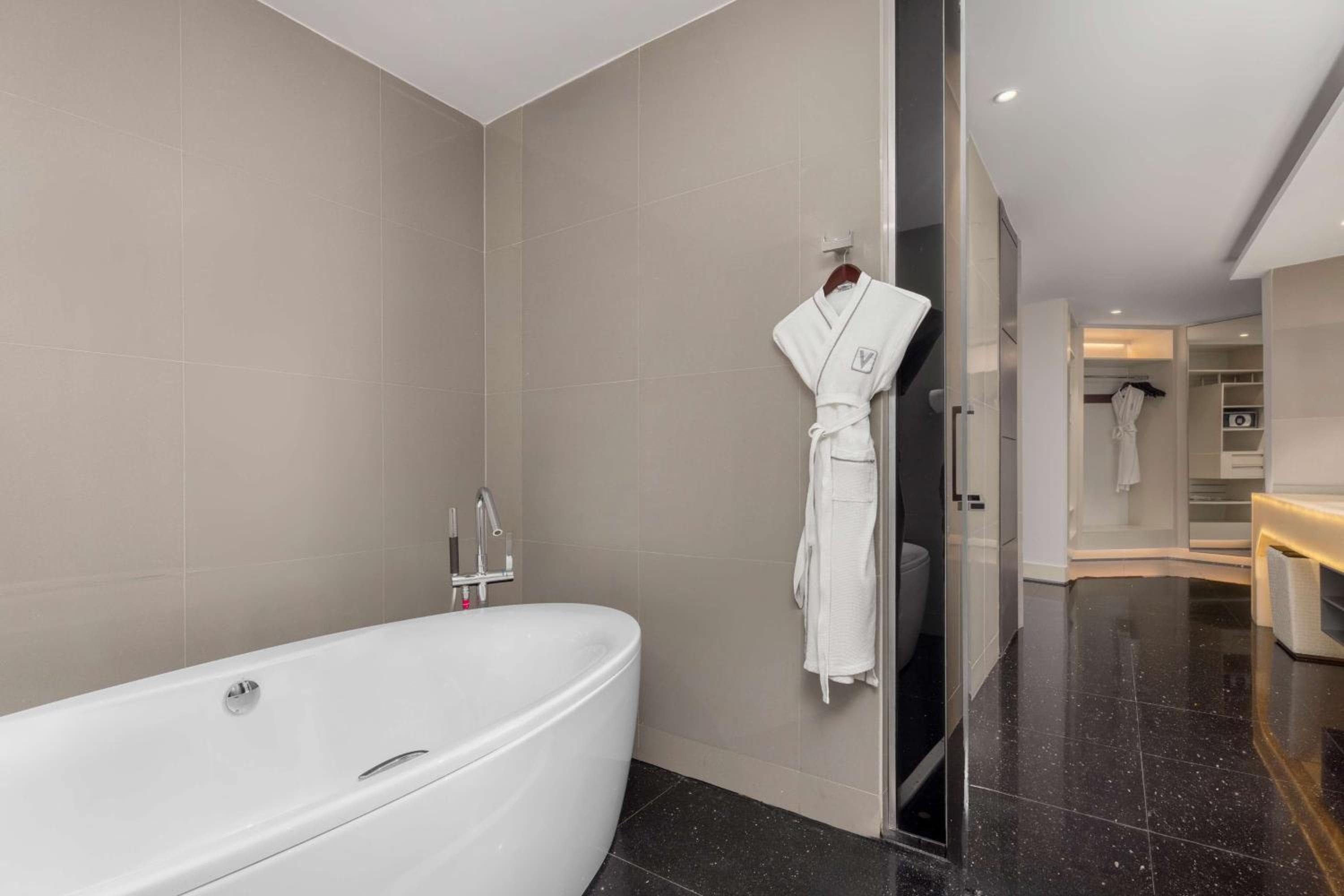 V Hotel Dubai, Curio Collection by Hilton