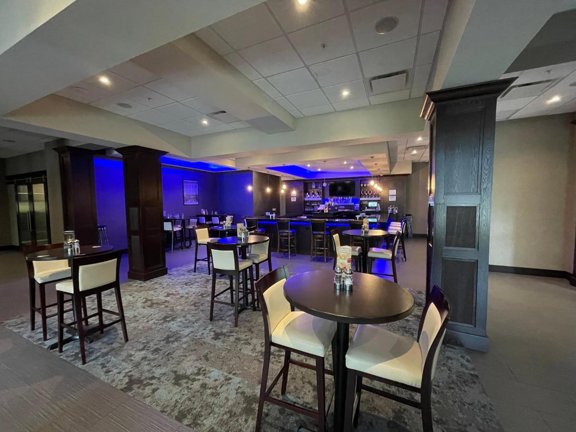 Holiday Inn & Suites Farmington Hills - Detroit NW by IHG