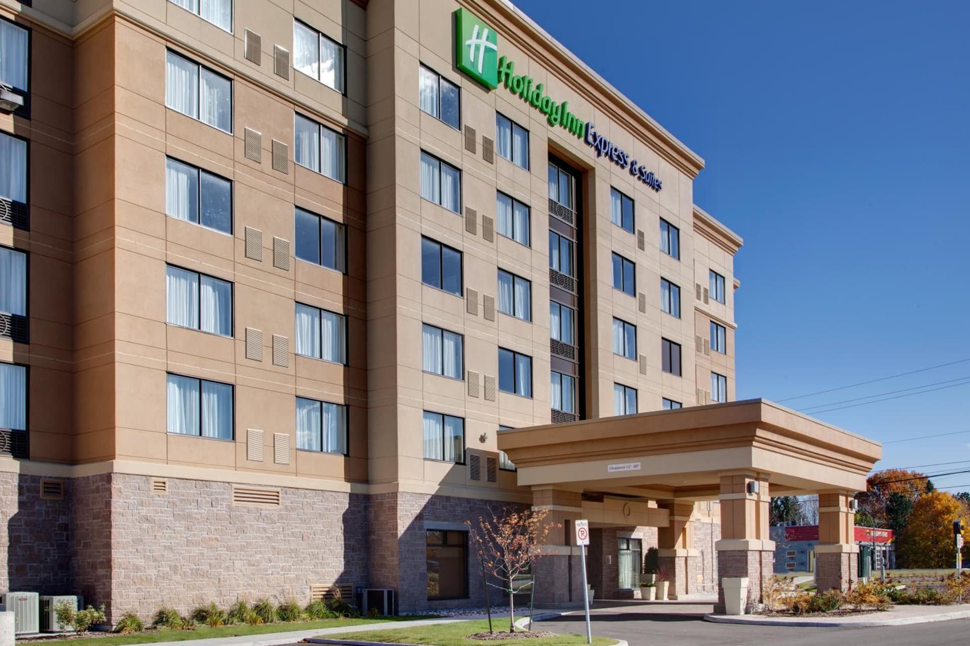 Holiday Inn Express & Suites Ottawa West - Nepean by IHG