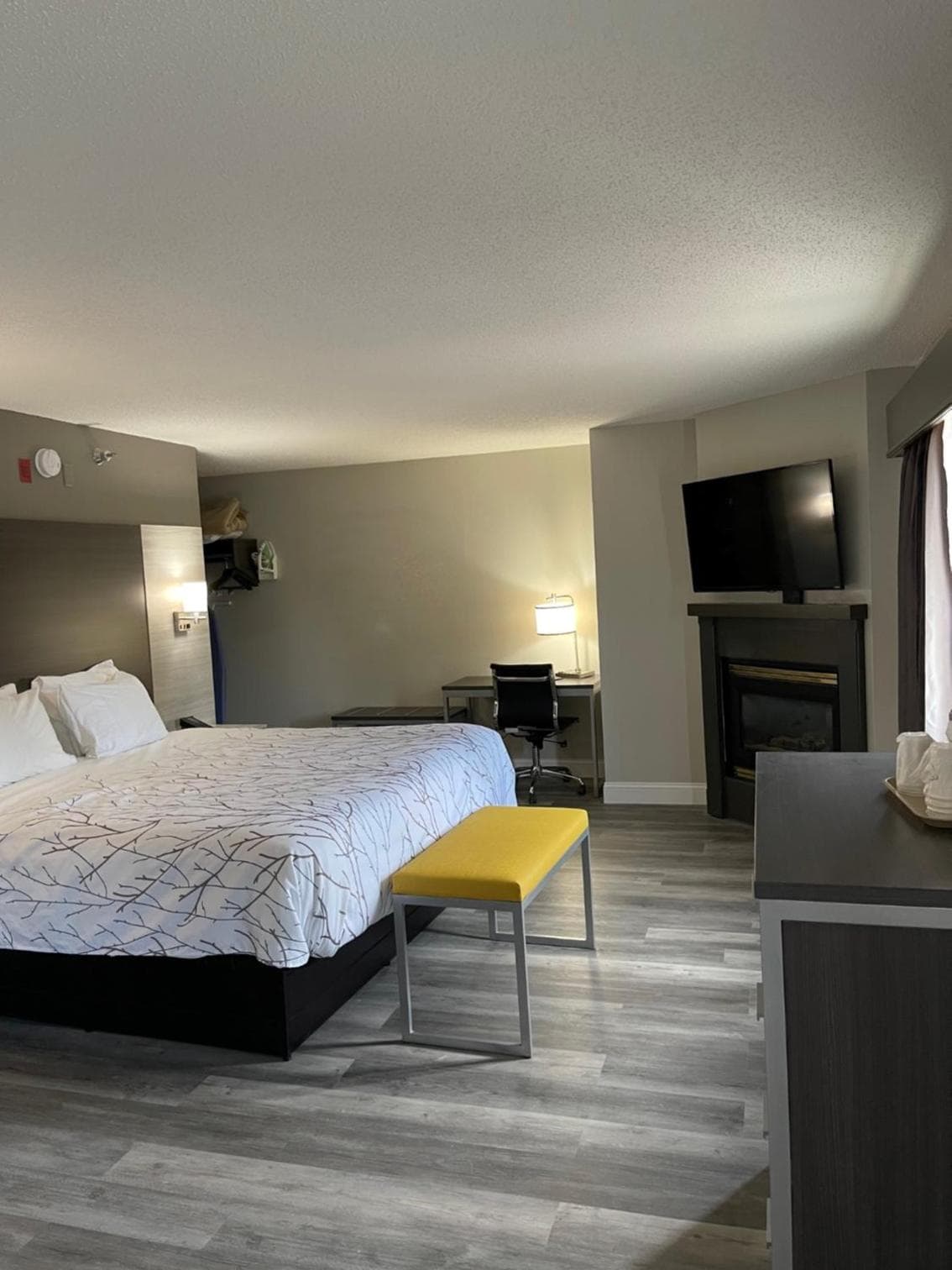 HomeTown Inn and Suites Belle Plaine