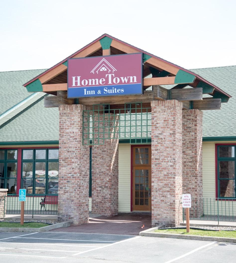 HomeTown Inn and Suites Belle Plaine