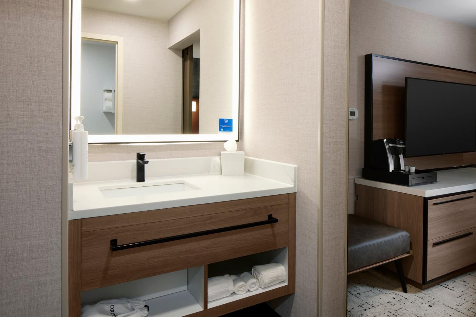 Hampton Inn by Hilton Newark Airport
