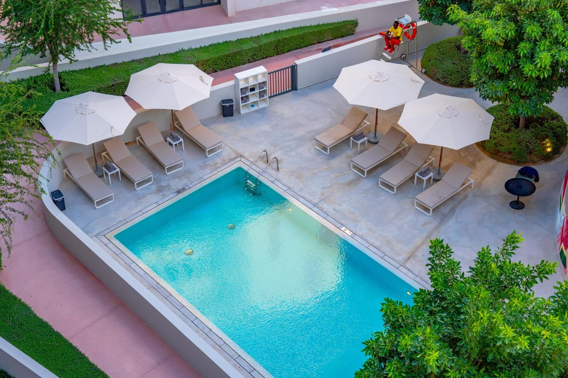 Nest Hotel, Aljada