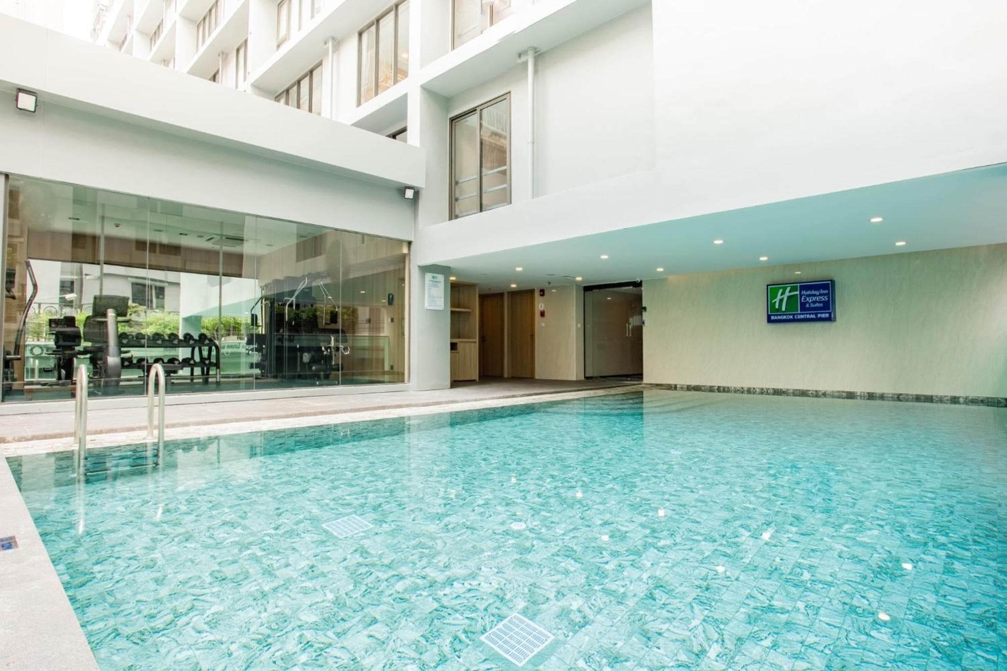 Holiday Inn Express & Suites Bangkok Central Pier by IHG