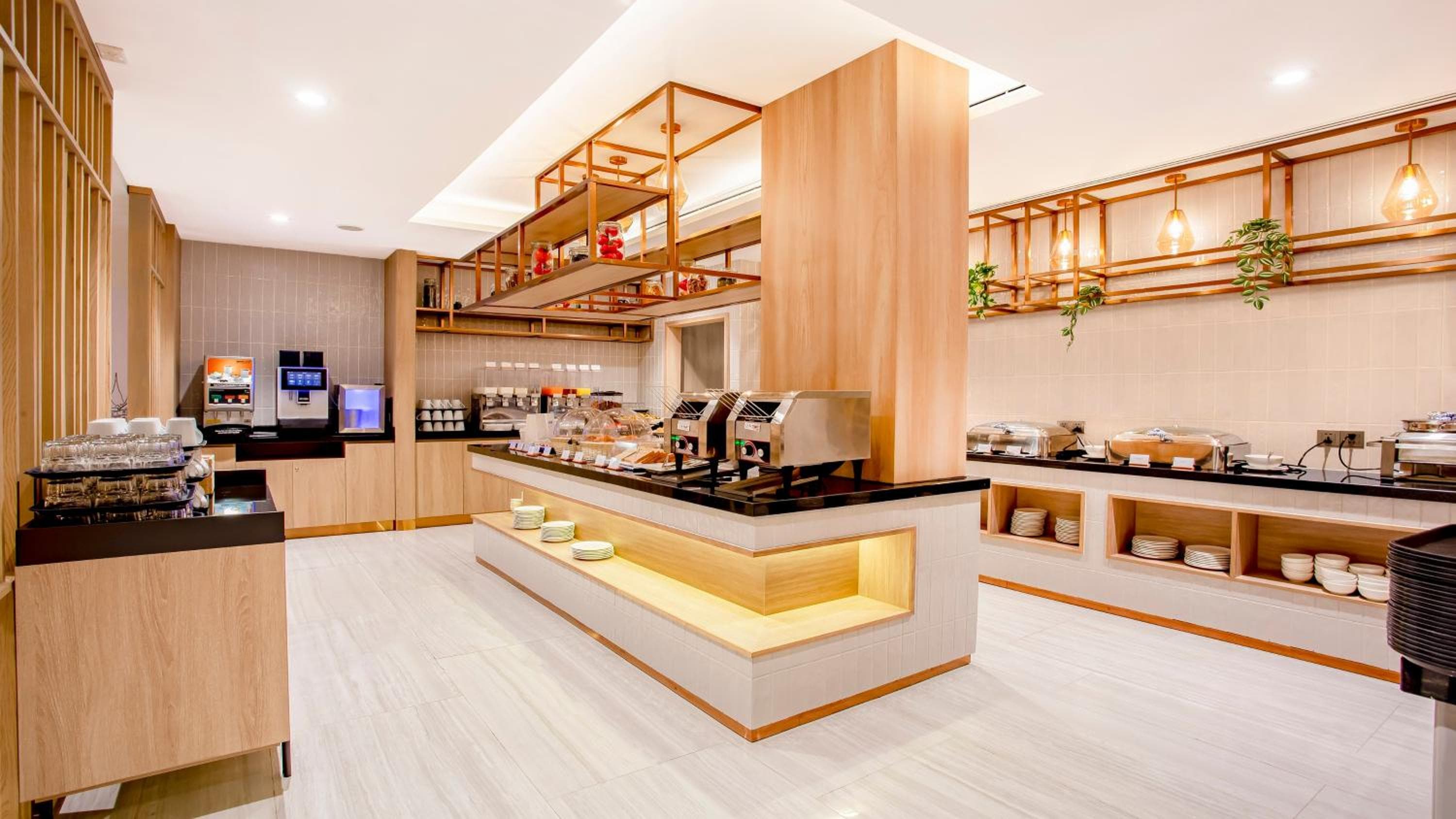 Holiday Inn Express & Suites Bangkok Central Pier by IHG