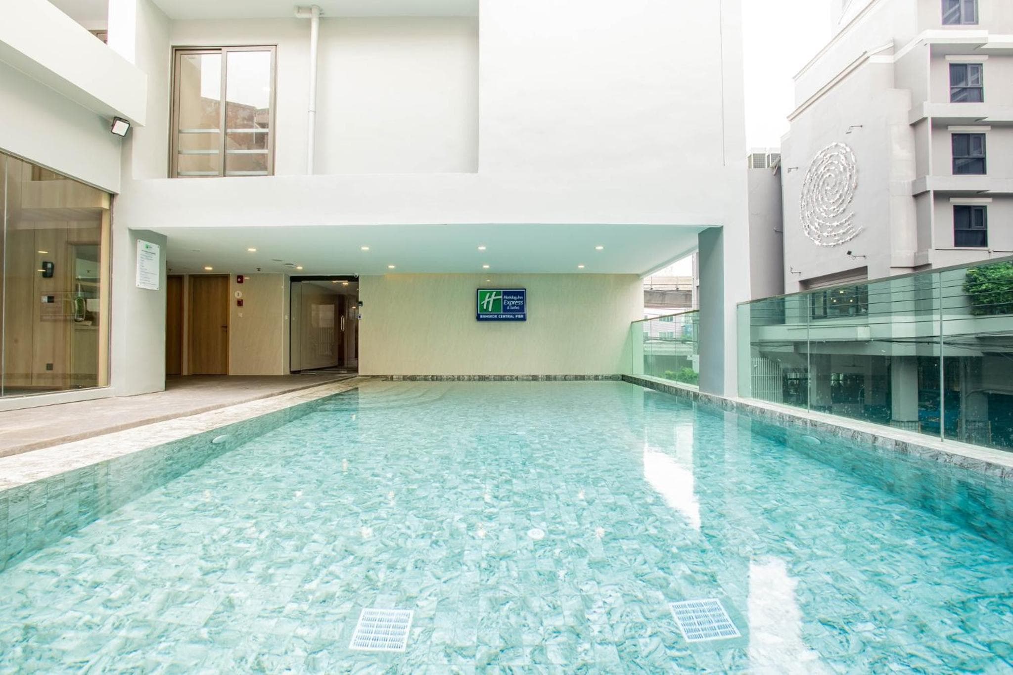 Holiday Inn Express & Suites Bangkok Central Pier by IHG