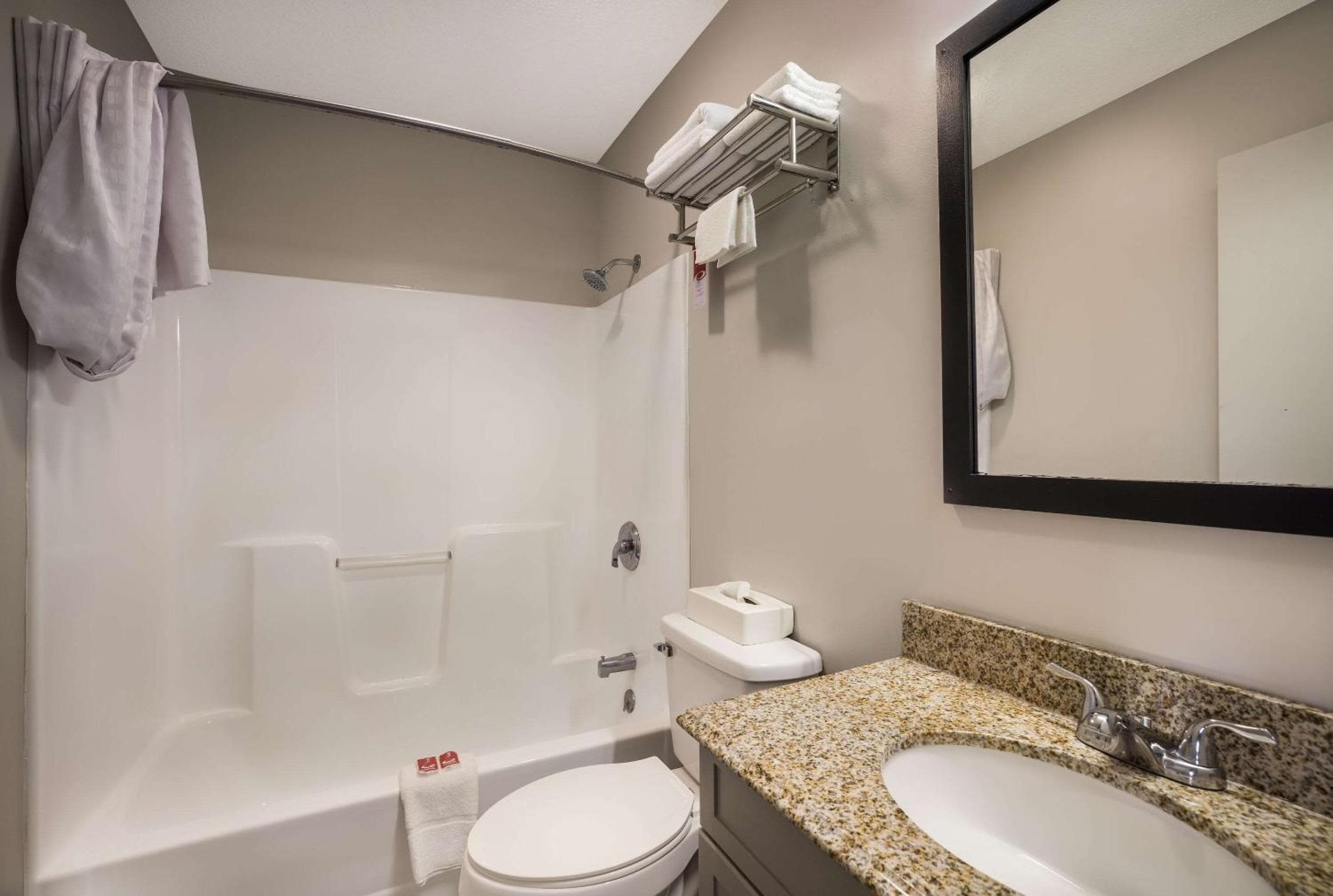 Econo Lodge Inn & Suites Canandaigua - Fingers Lake Area