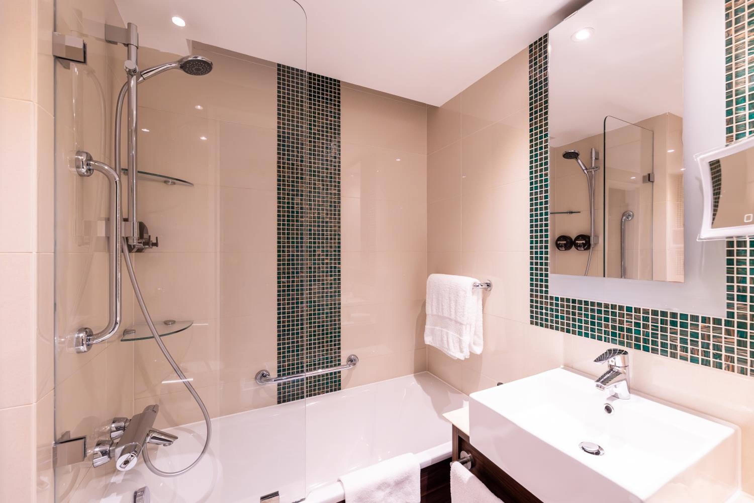 100 Queen's Gate Hotel London Kensington, Curio Collection by Hilton