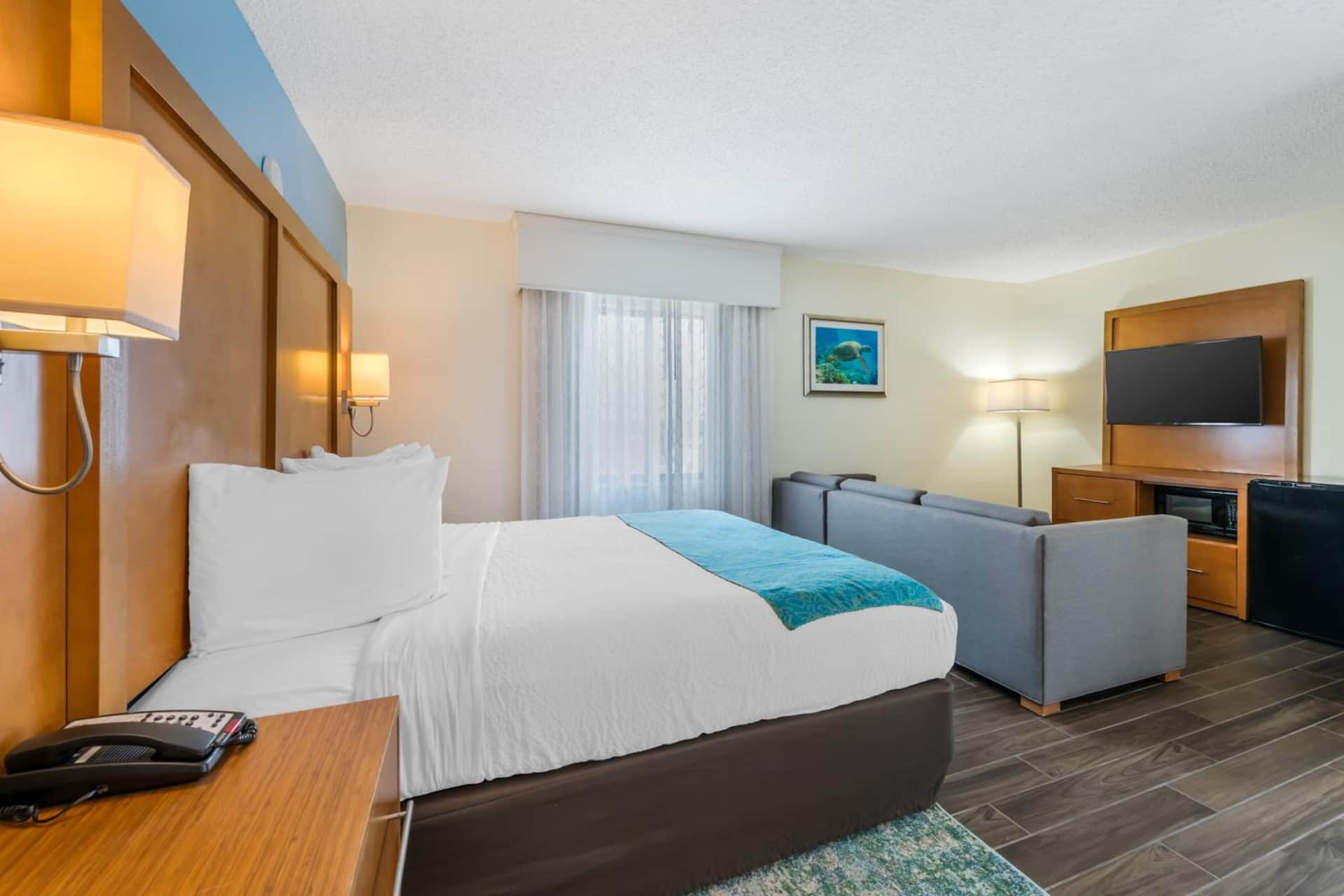 Tropical Winds Oceanfront Hotel