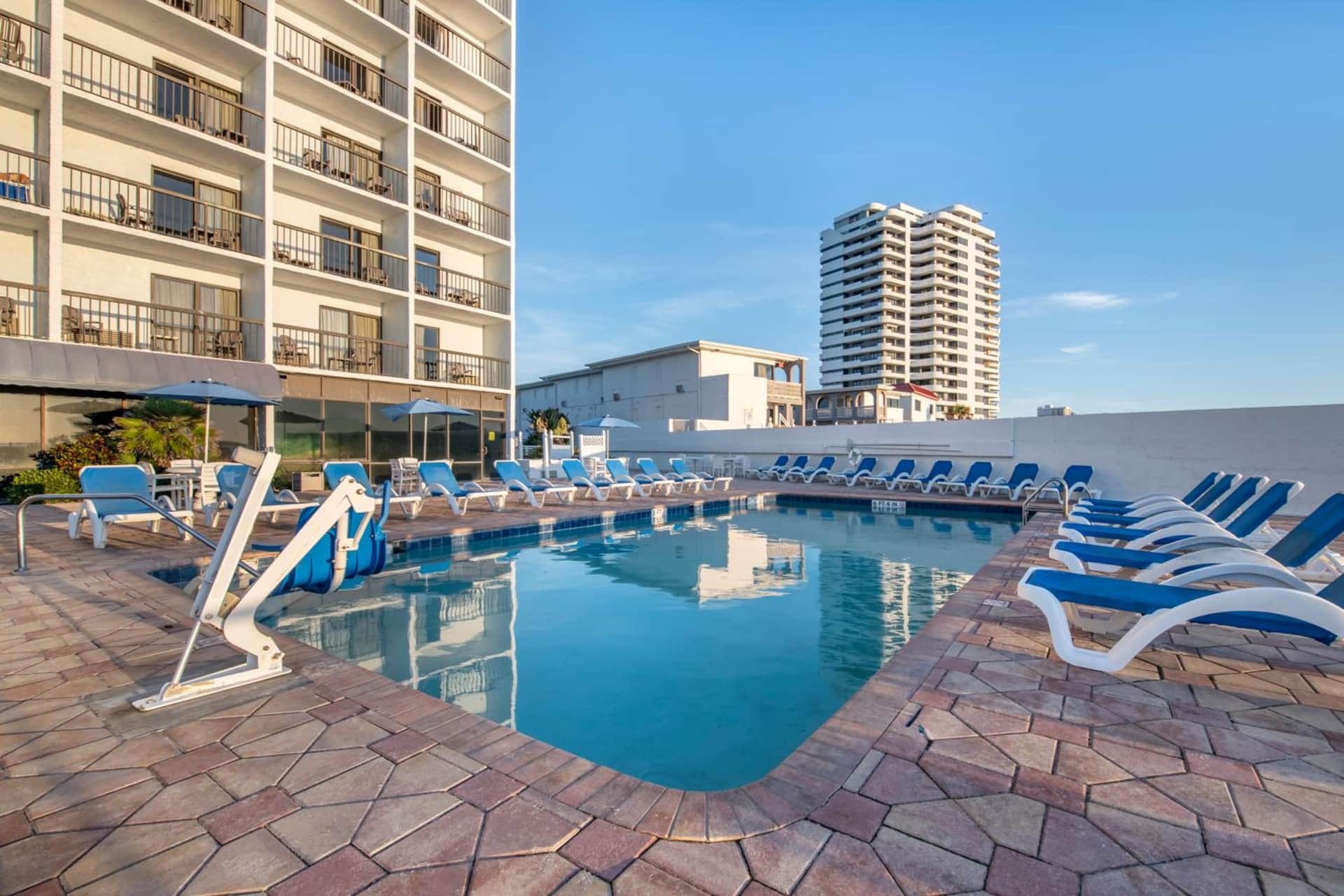 Tropical Winds Oceanfront Hotel