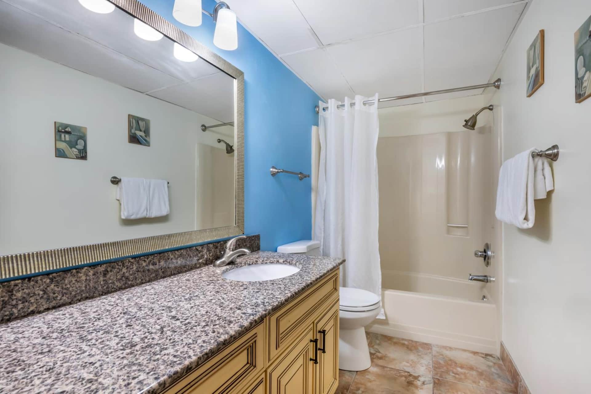 Tropical Winds Oceanfront Hotel