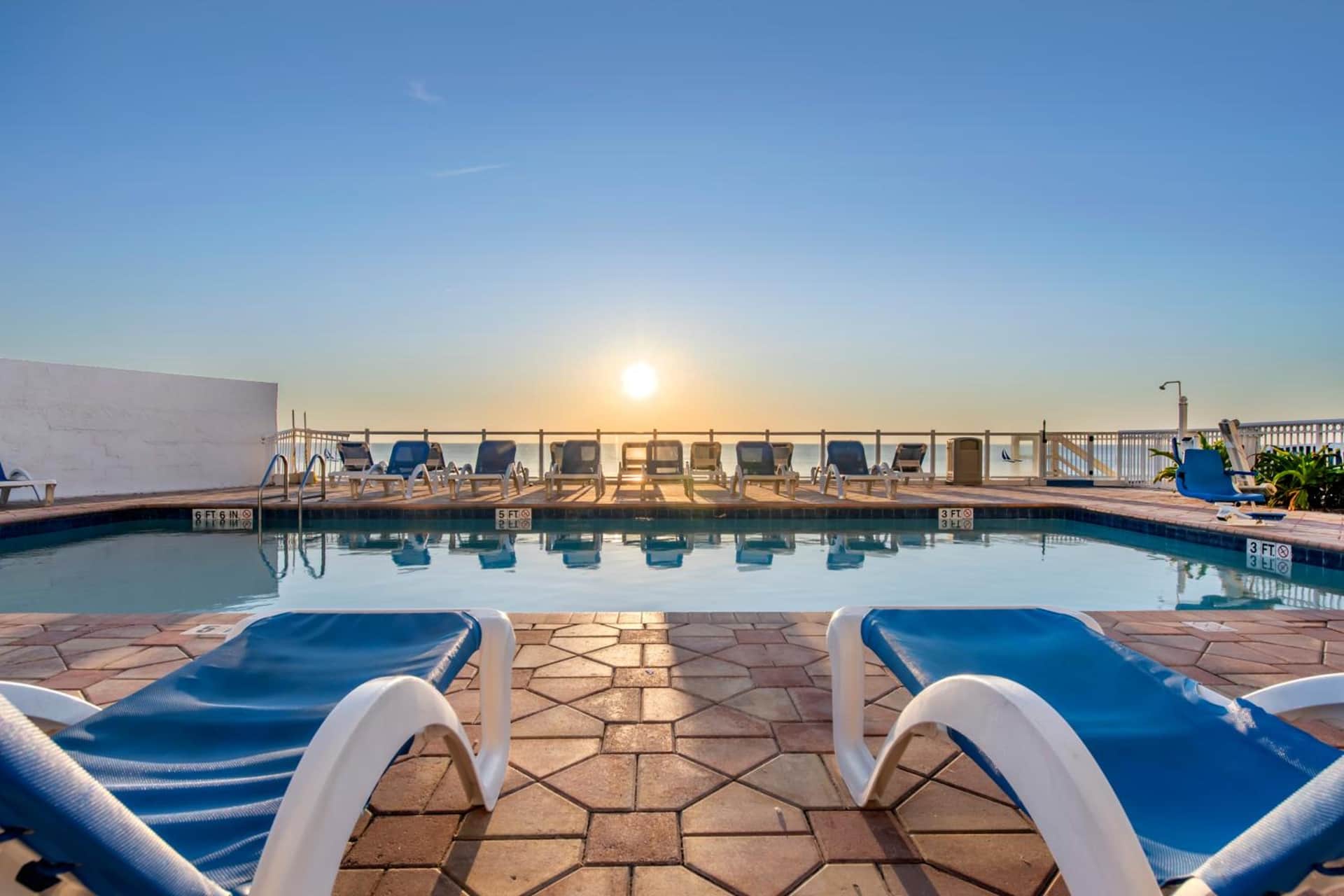 Tropical Winds Oceanfront Hotel