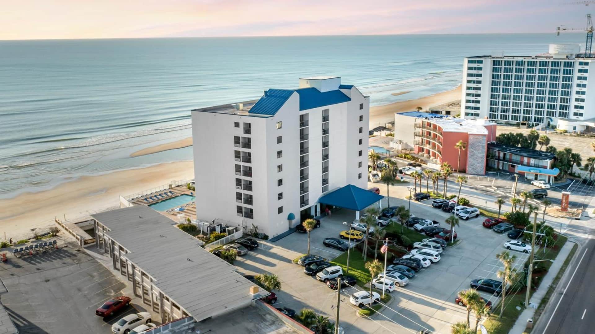 Tropical Winds Oceanfront Hotel