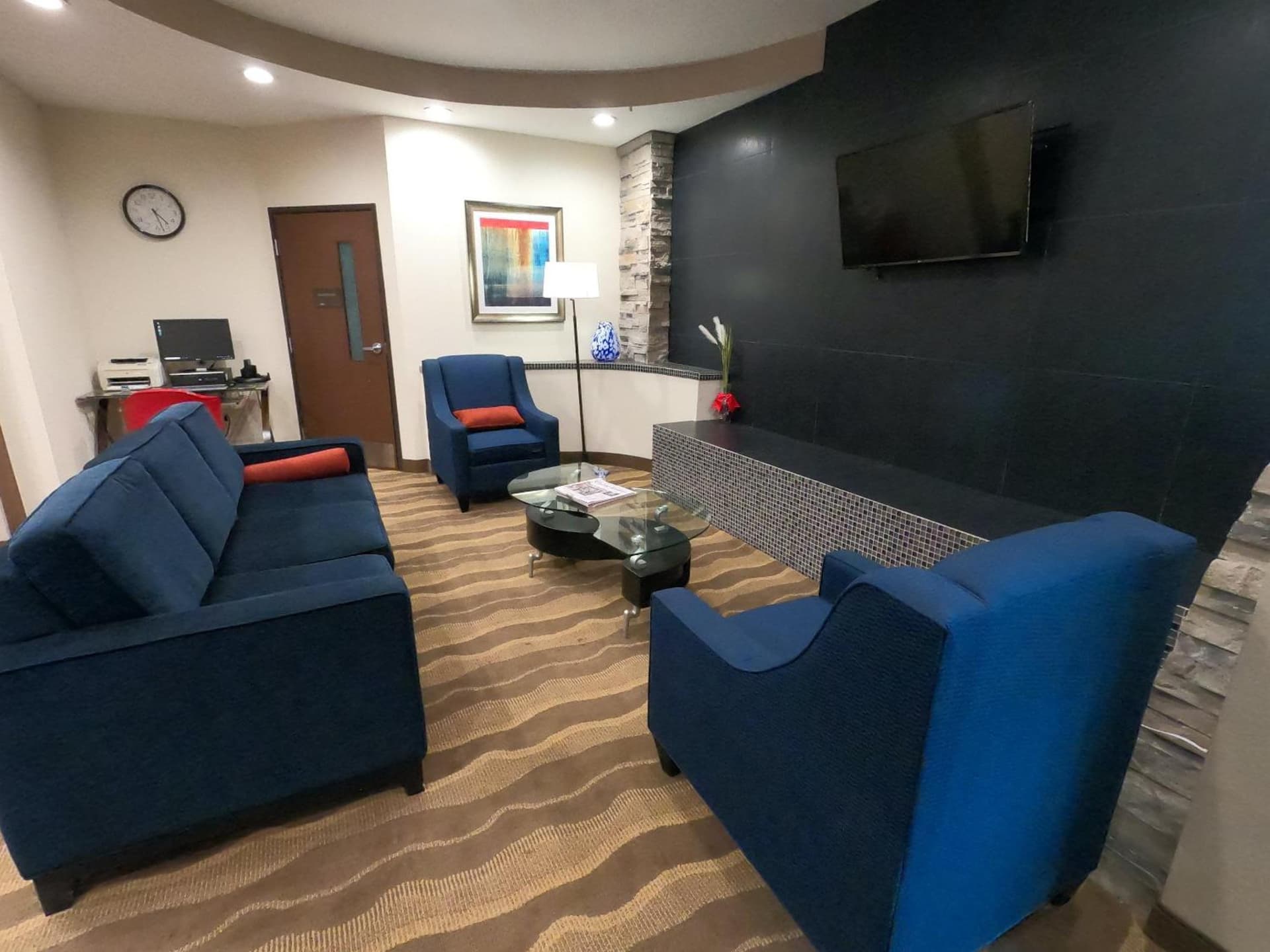 HomeTowne Studios & Suites by Red Roof Washington
