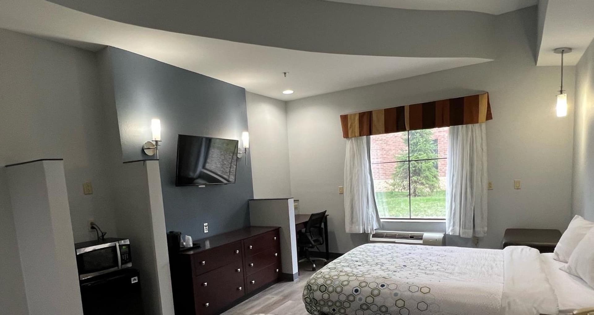 HomeTowne Studios & Suites by Red Roof Washington