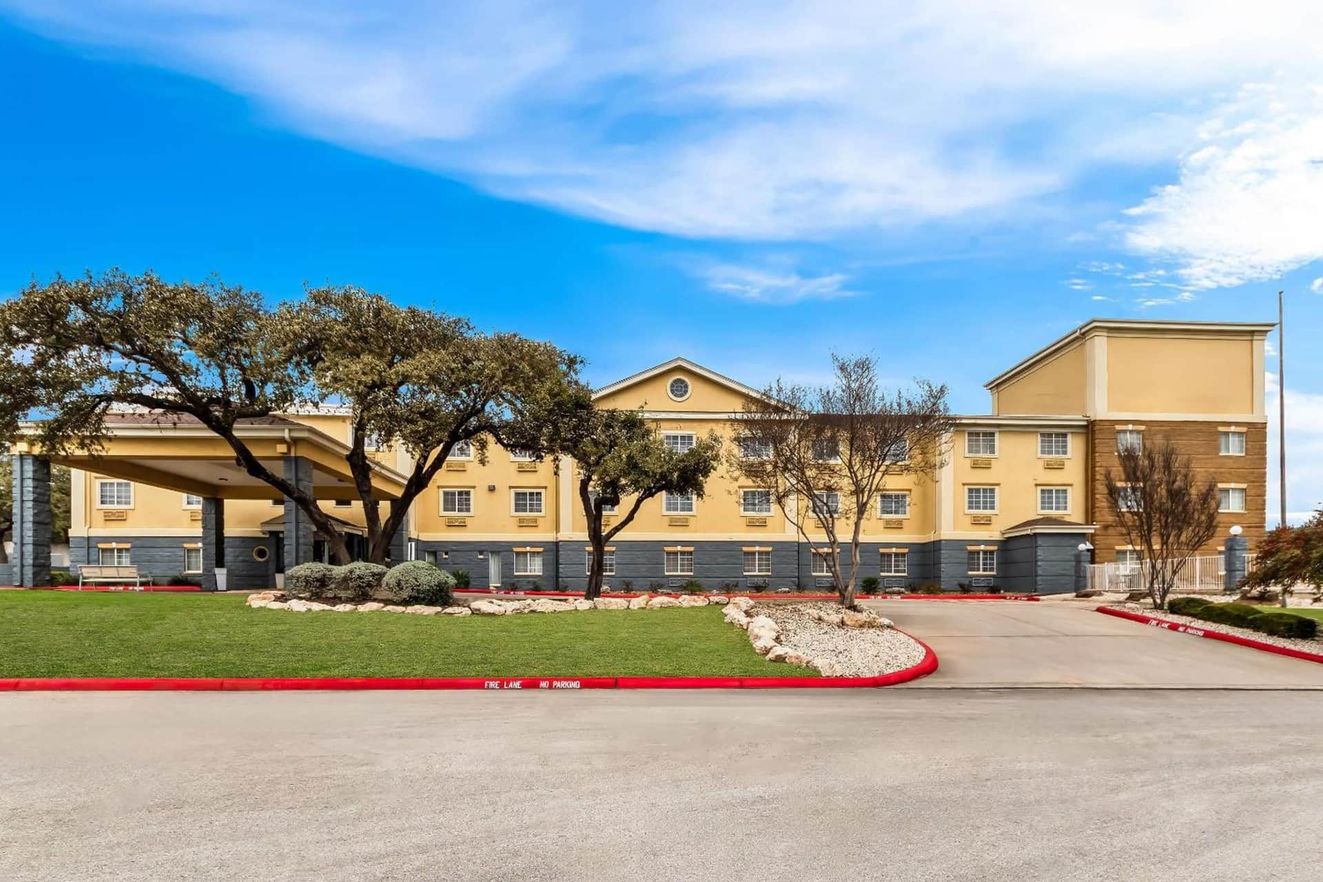 Quality Inn & Suites Airport North - Stone Oak
