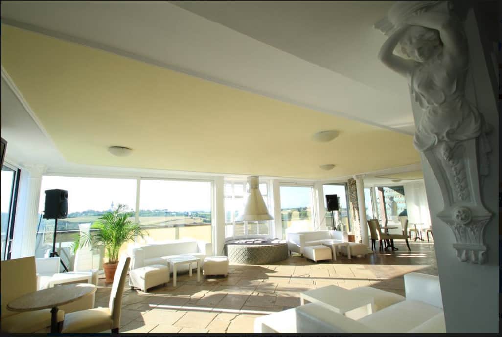 Colony Hotel