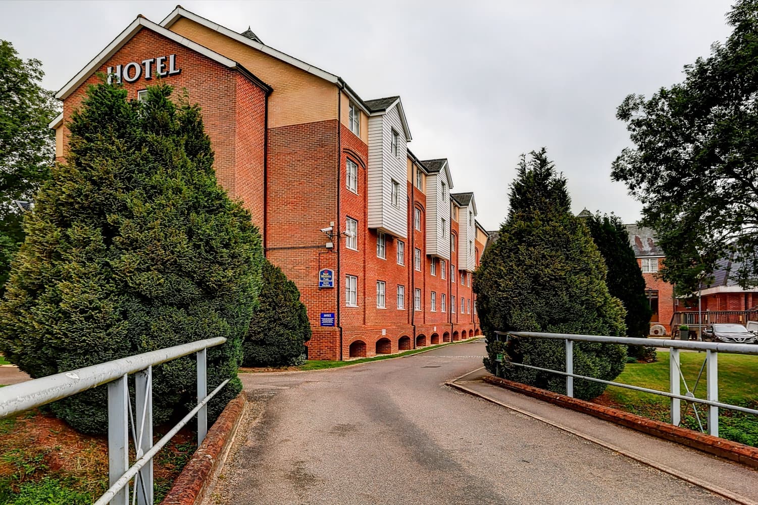 DoubleTree by Hilton Reading M4 J10