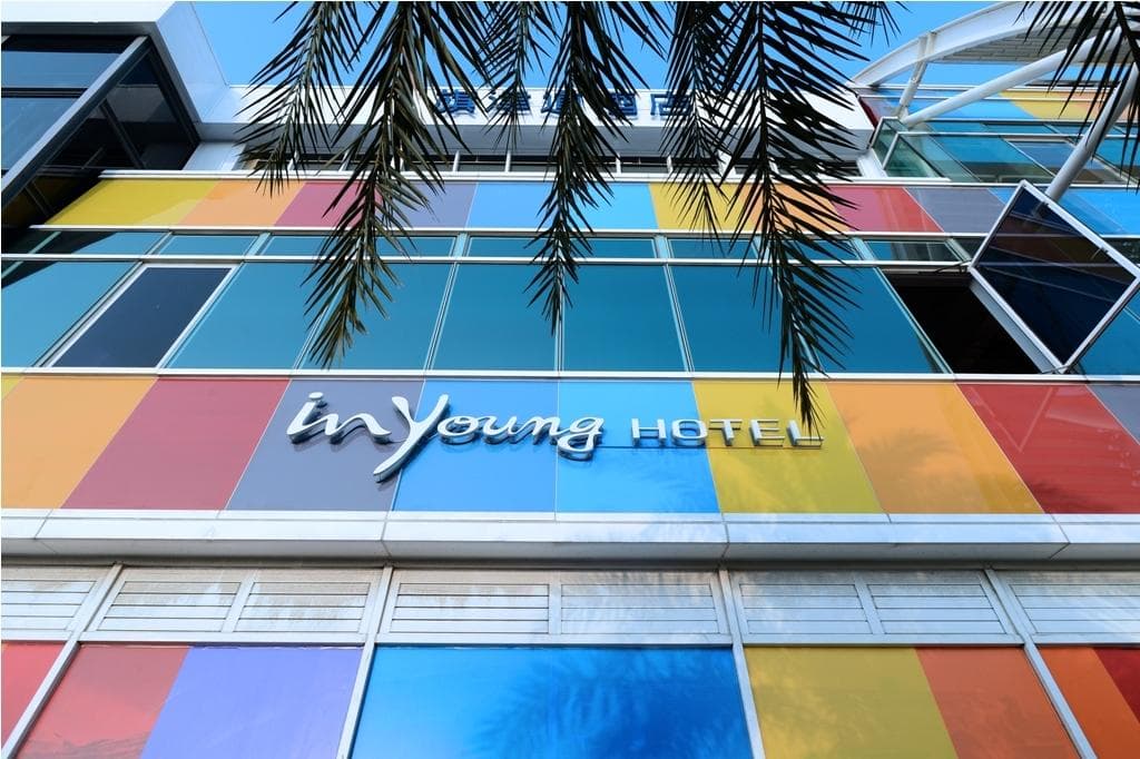 高雄旗津道沙灘酒店 In Young Hotel